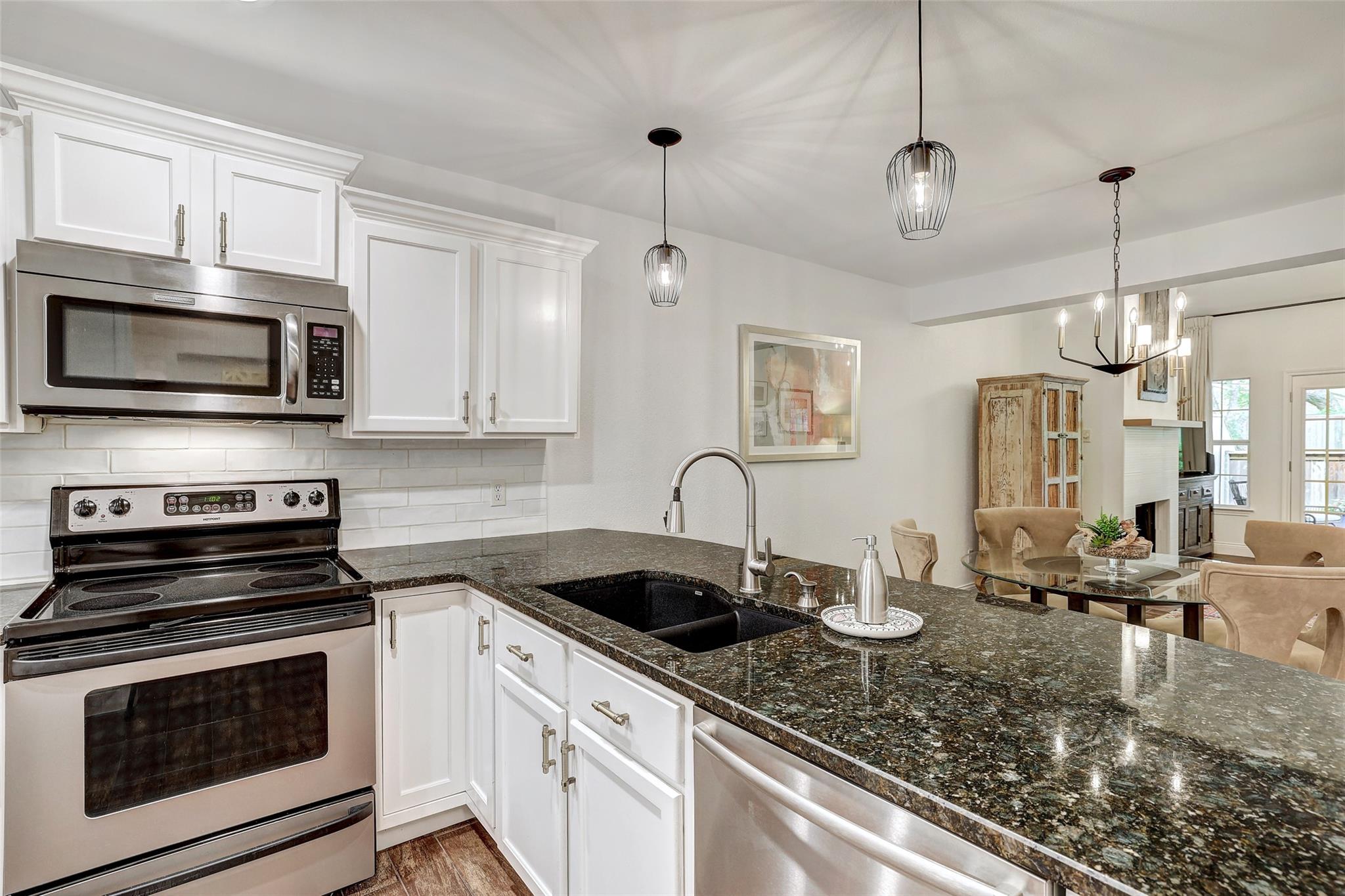 7211 Lakewood Dr # 113, Austin, TX 78750