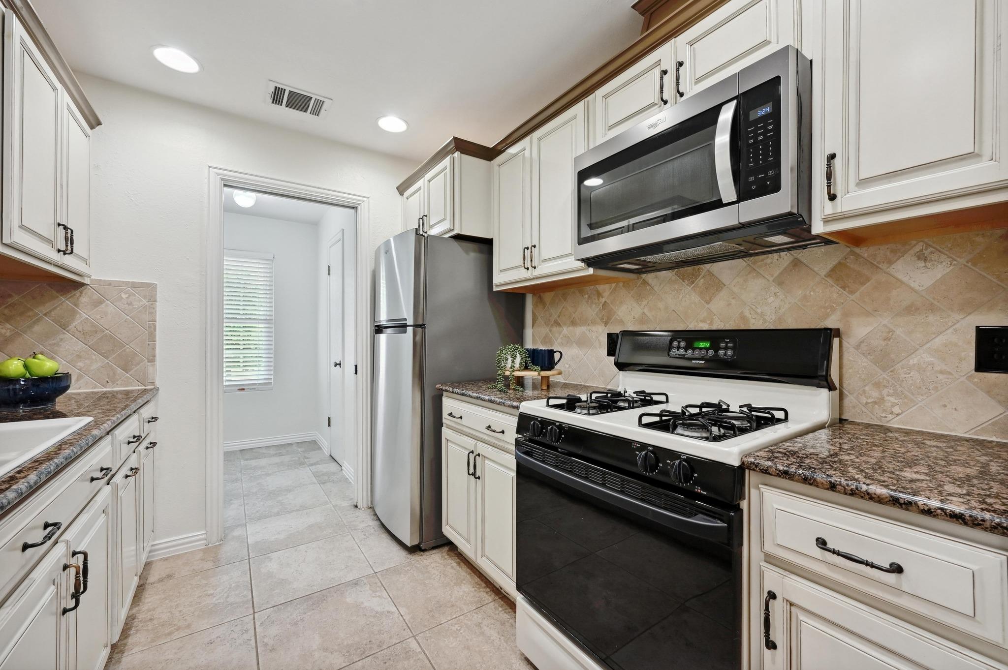 2406 Burly Oak Dr, Austin, TX 78745