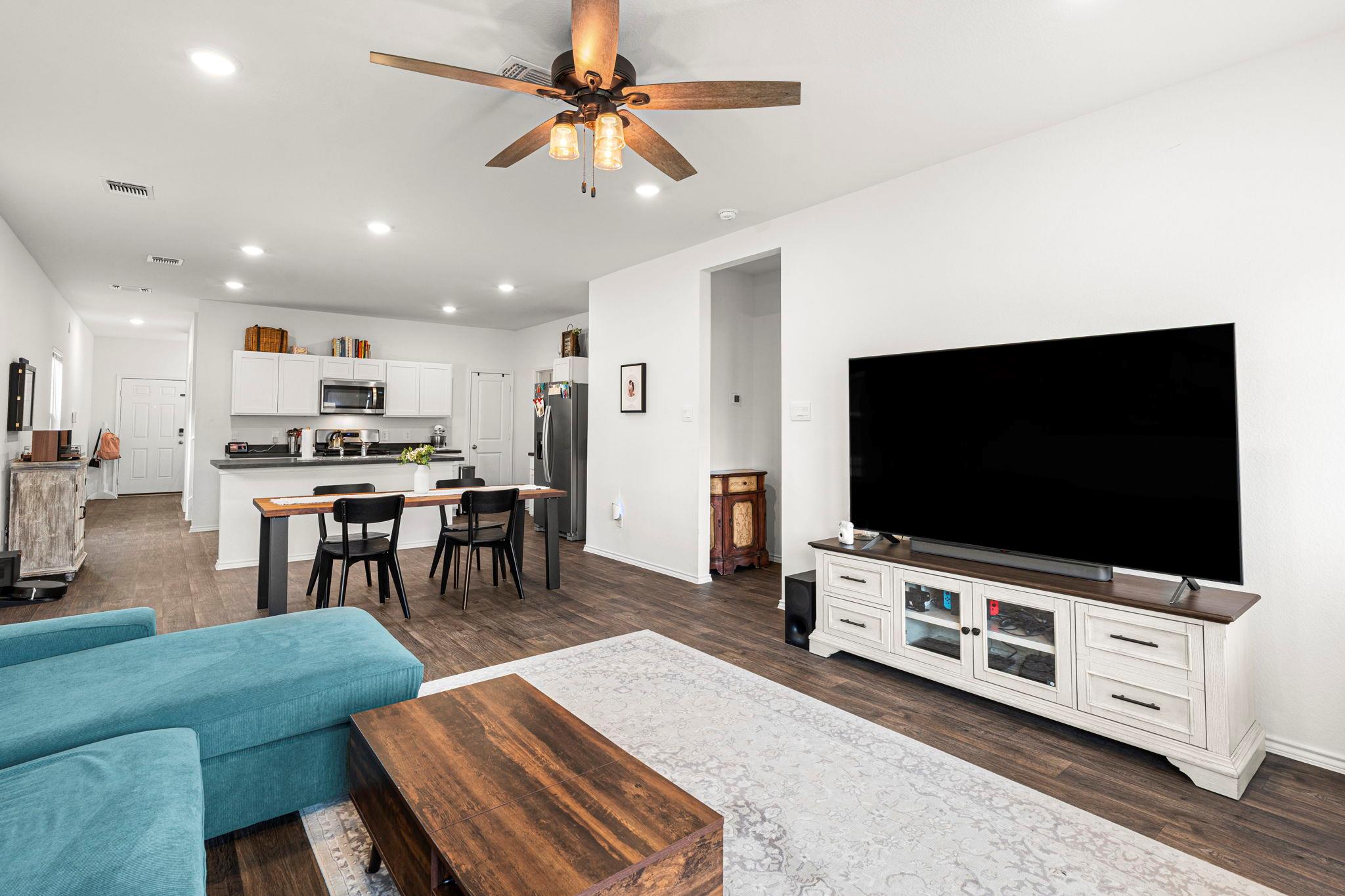 209 Ehrlich St, Kyle, TX 78640