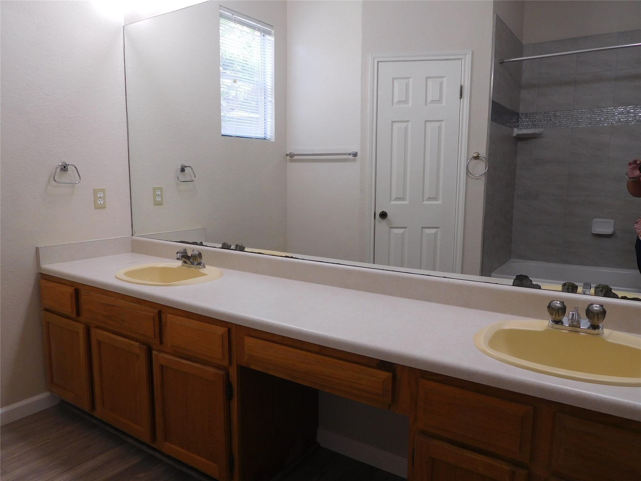 2202 Quiet Wood Dr, Austin, TX 78728