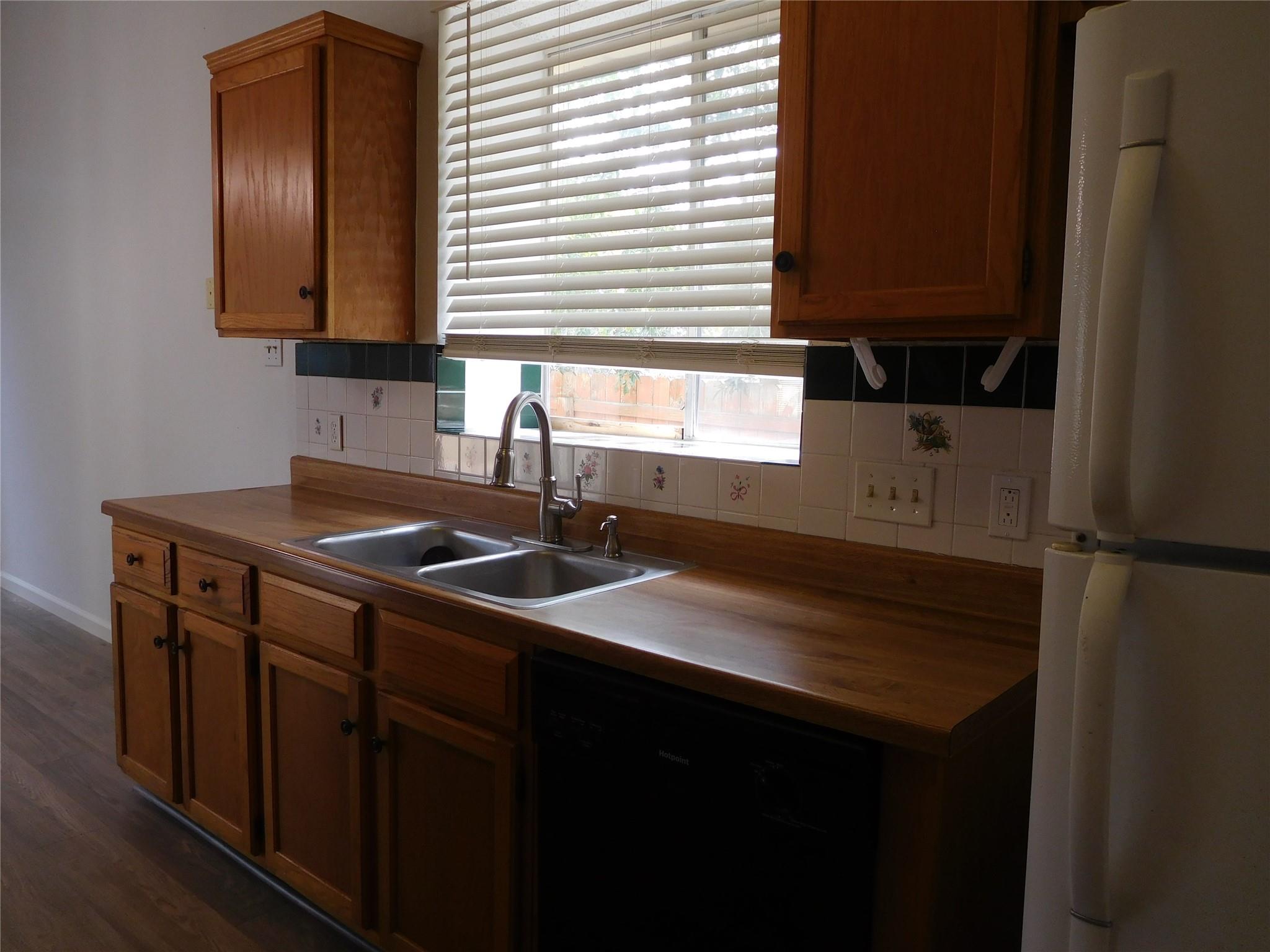 2202 Quiet Wood Dr, Austin, TX 78728