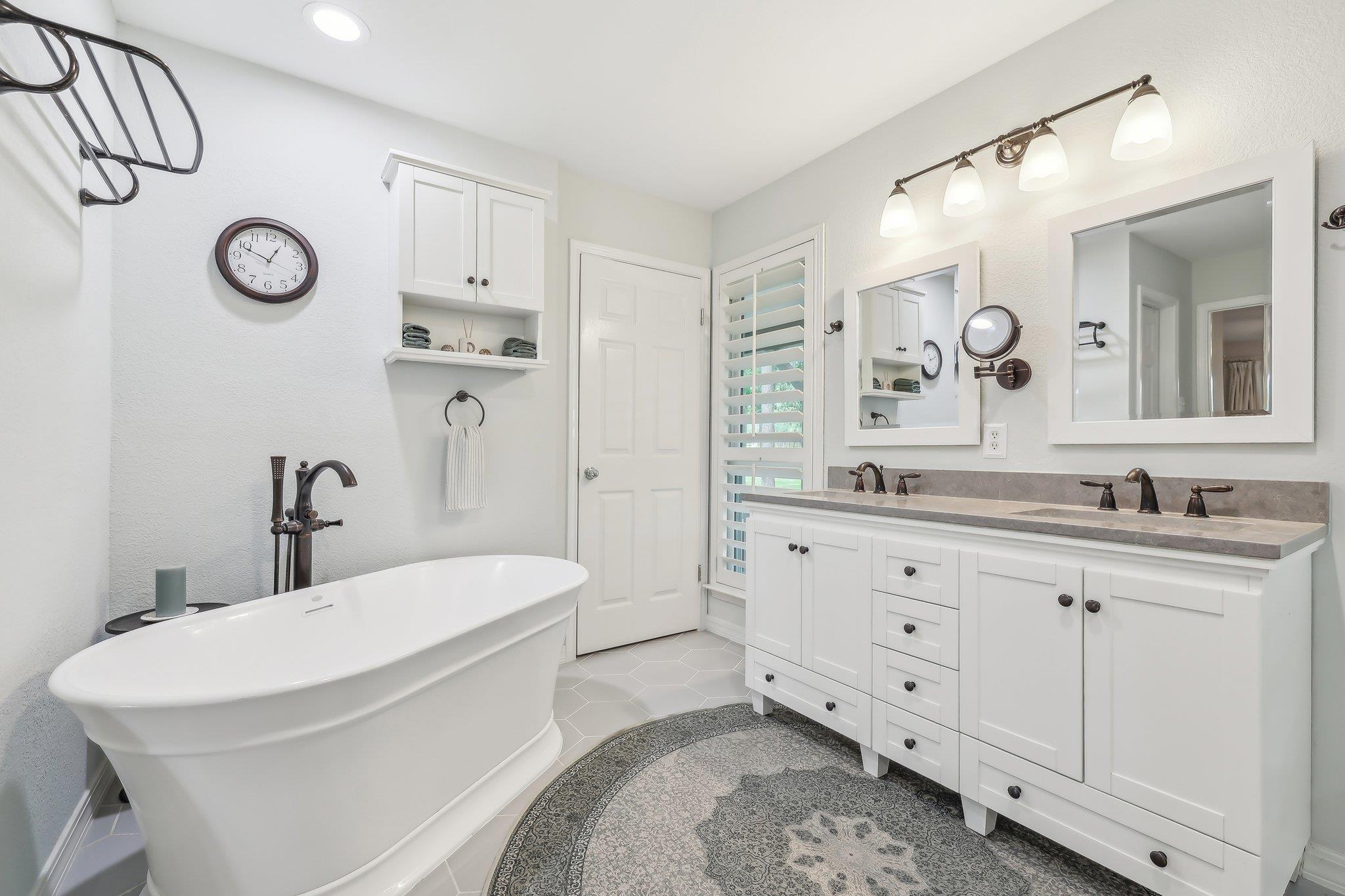 323 Colorado Dr, Cedar Creek, TX 78612