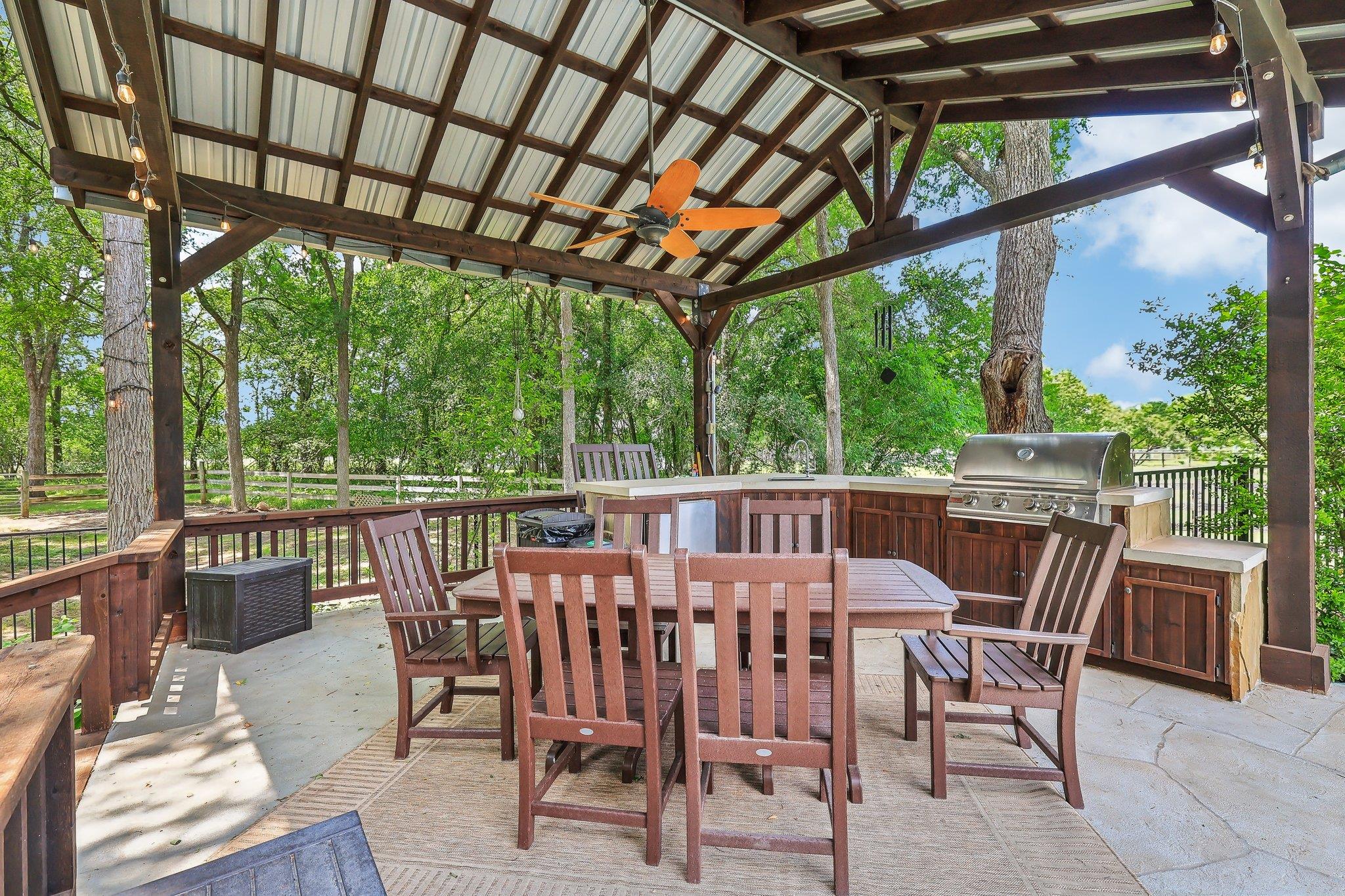 323 Colorado Dr, Cedar Creek, TX 78612