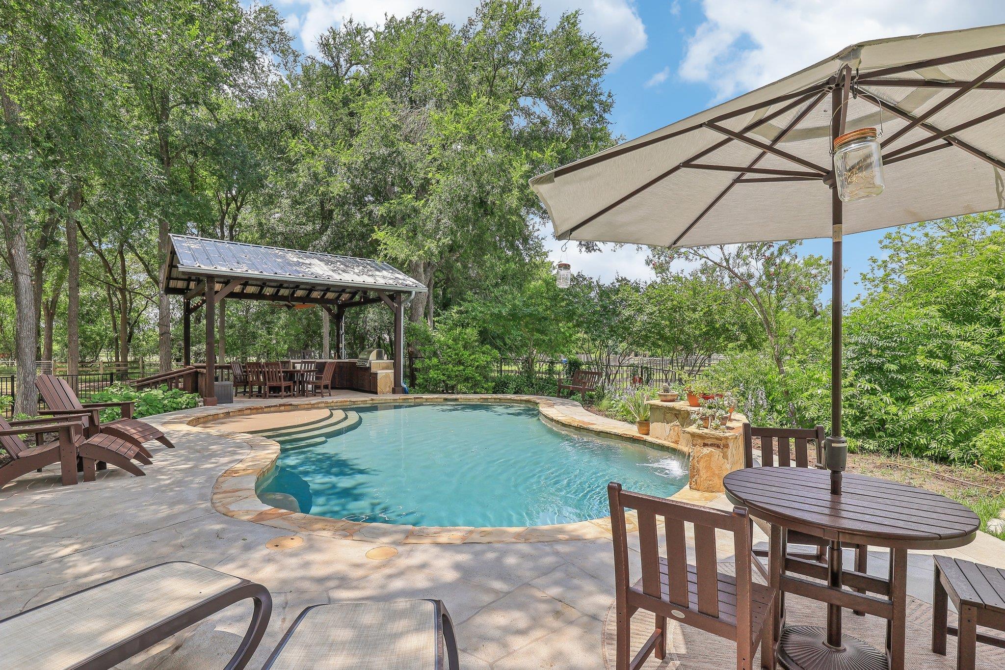 323 Colorado Dr, Cedar Creek, TX 78612