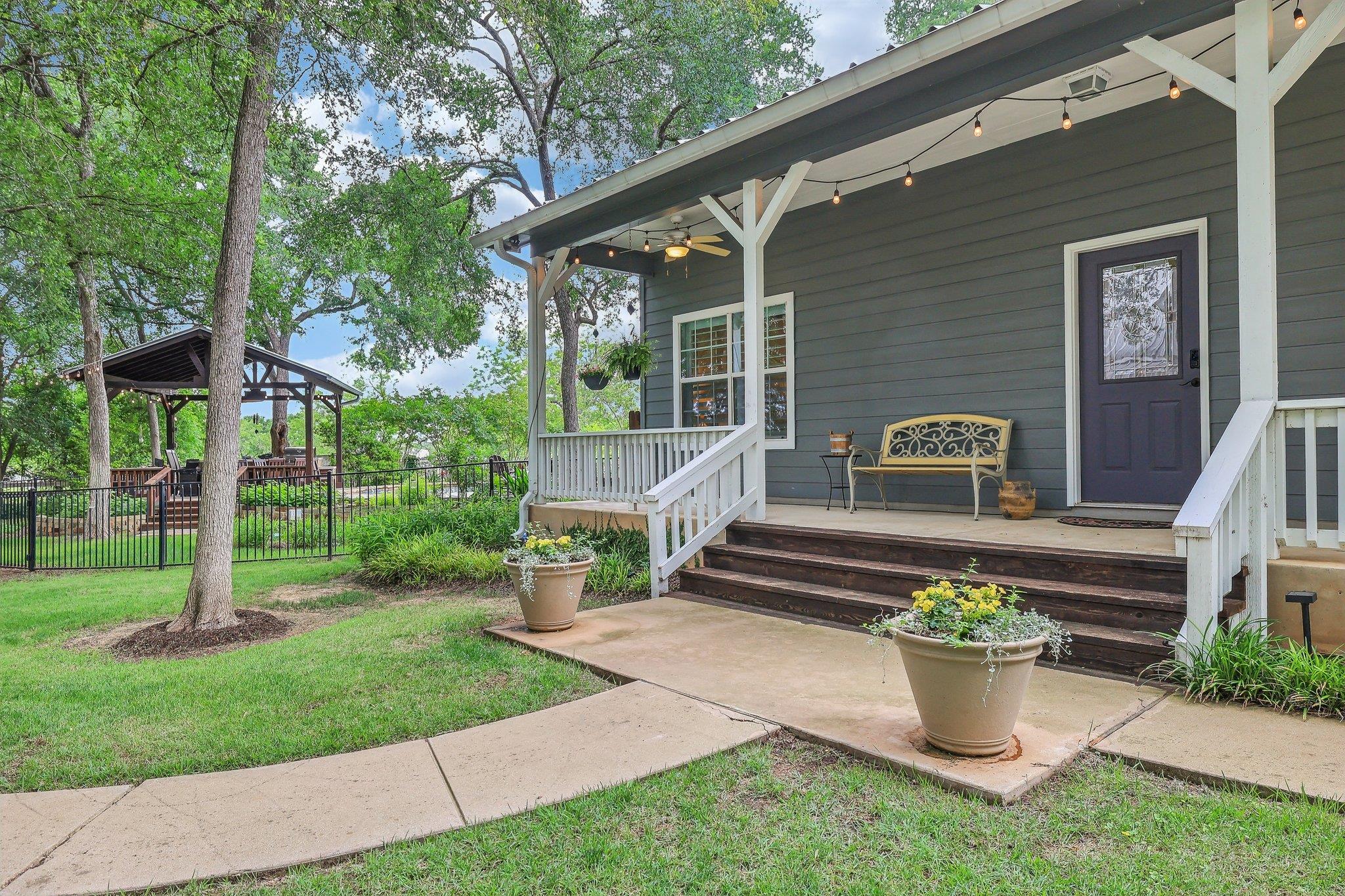 323 Colorado Dr, Cedar Creek, TX 78612