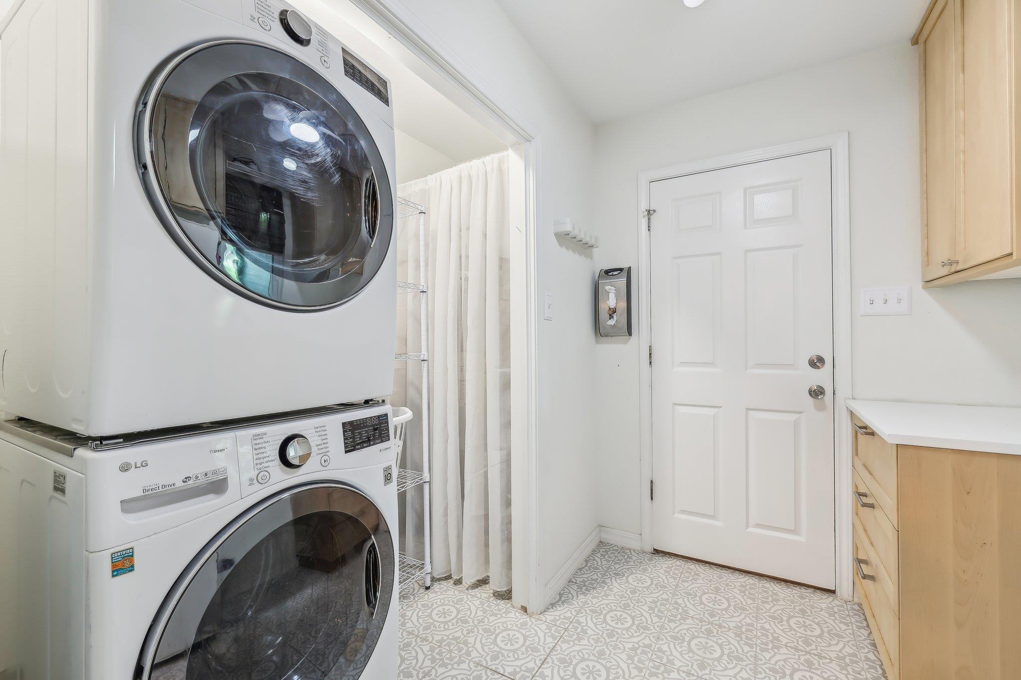 323 Colorado Dr, Cedar Creek, TX 78612