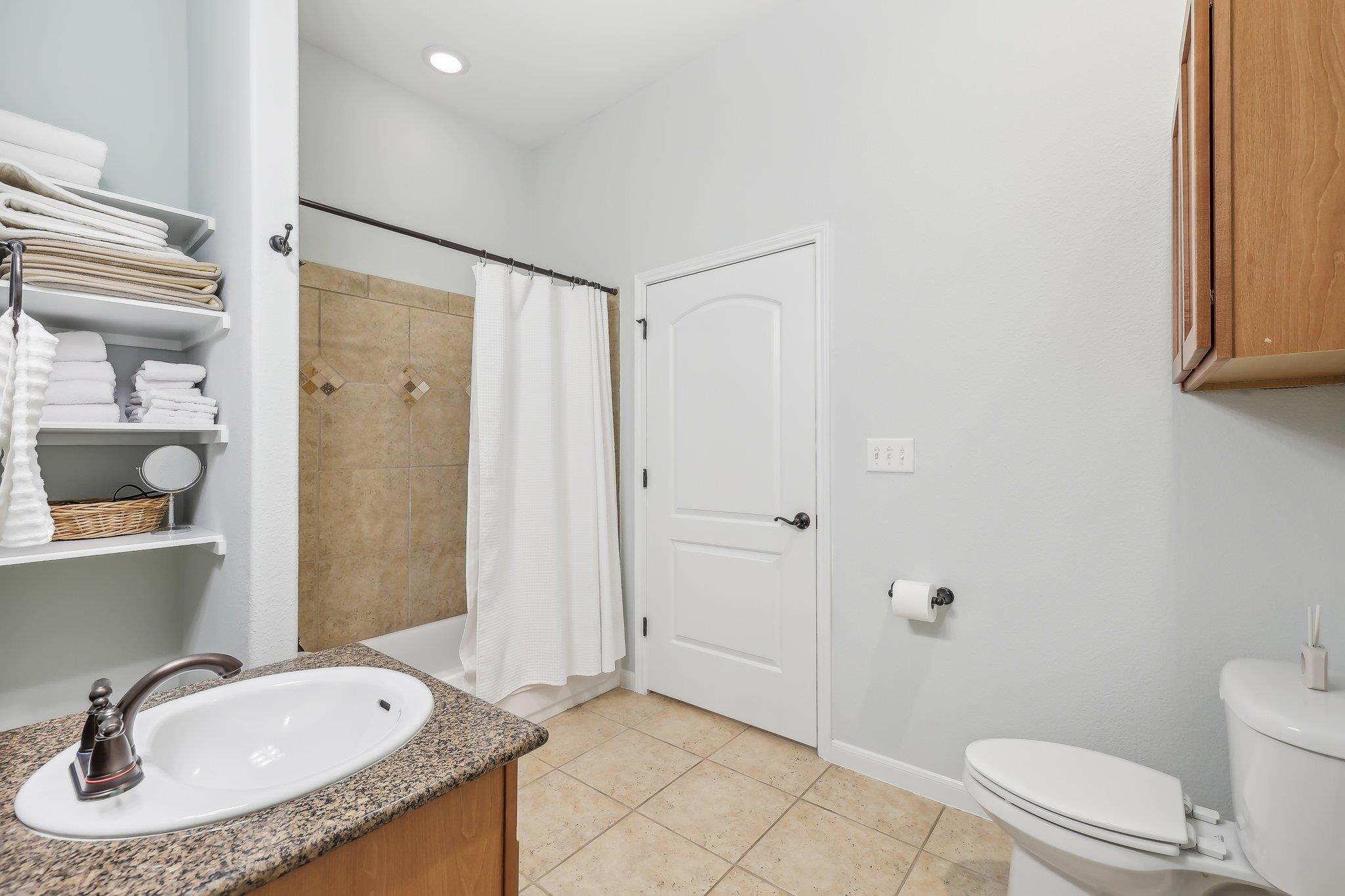 323 Colorado Dr, Cedar Creek, TX 78612