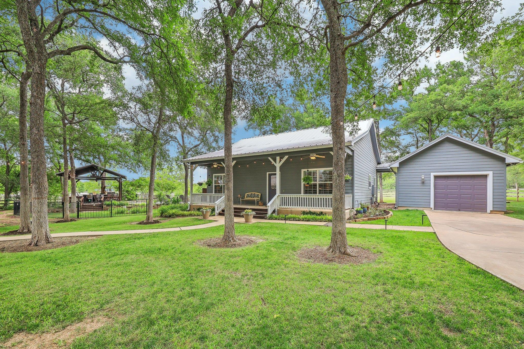 323 Colorado Dr, Cedar Creek, TX 78612
