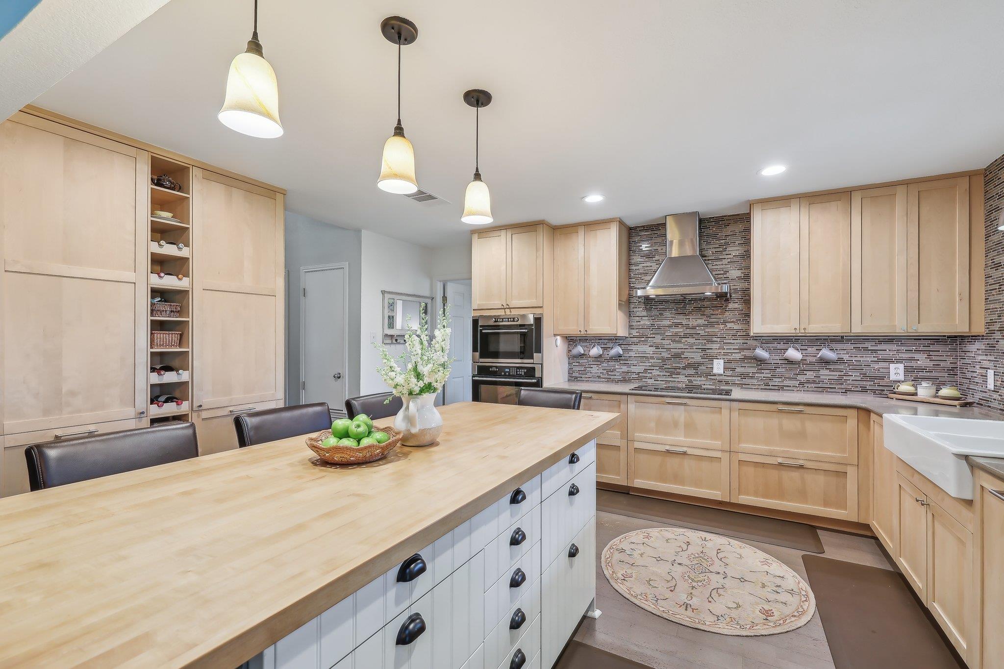 323 Colorado Dr, Cedar Creek, TX 78612