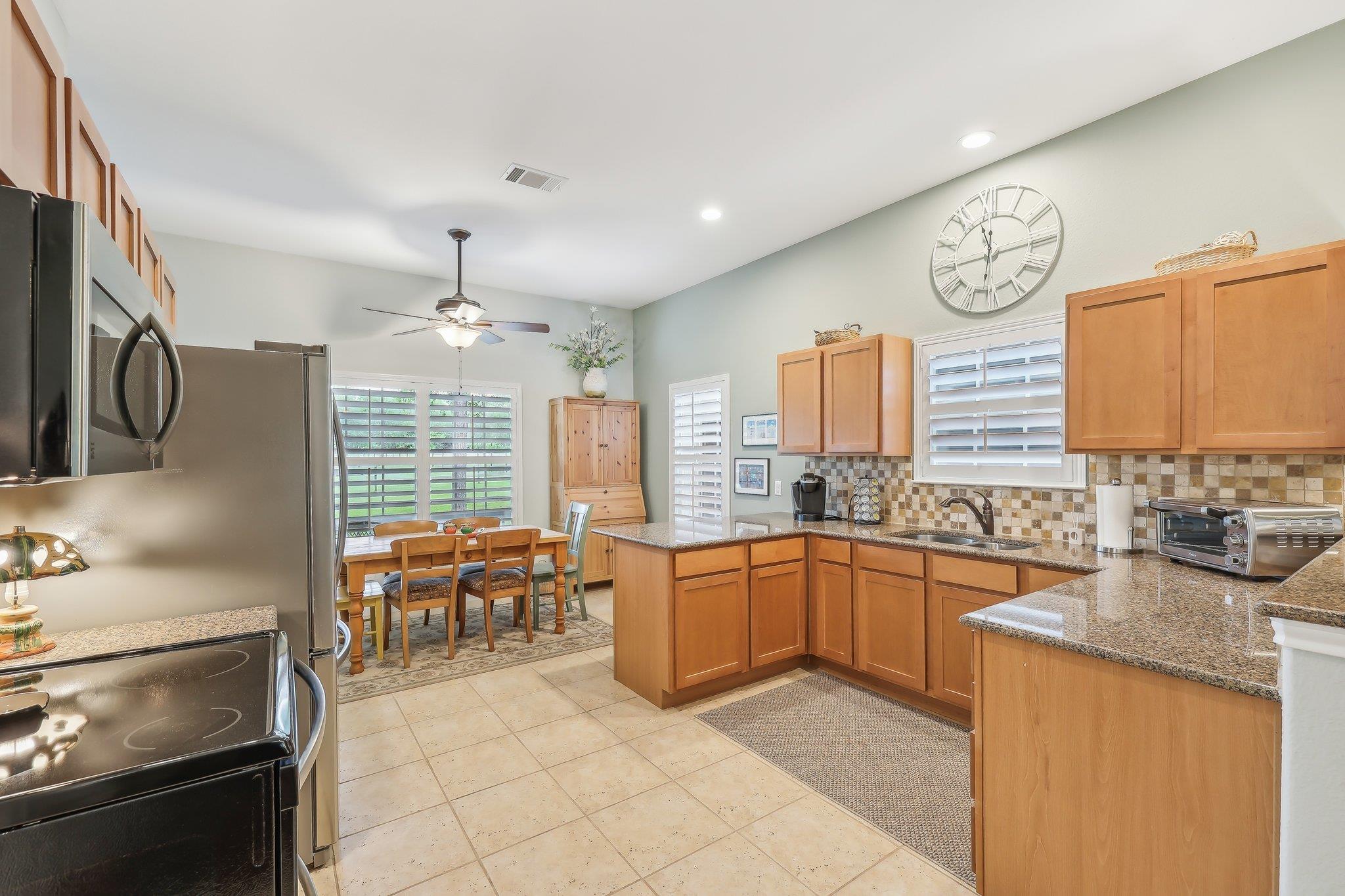 323 Colorado Dr, Cedar Creek, TX 78612