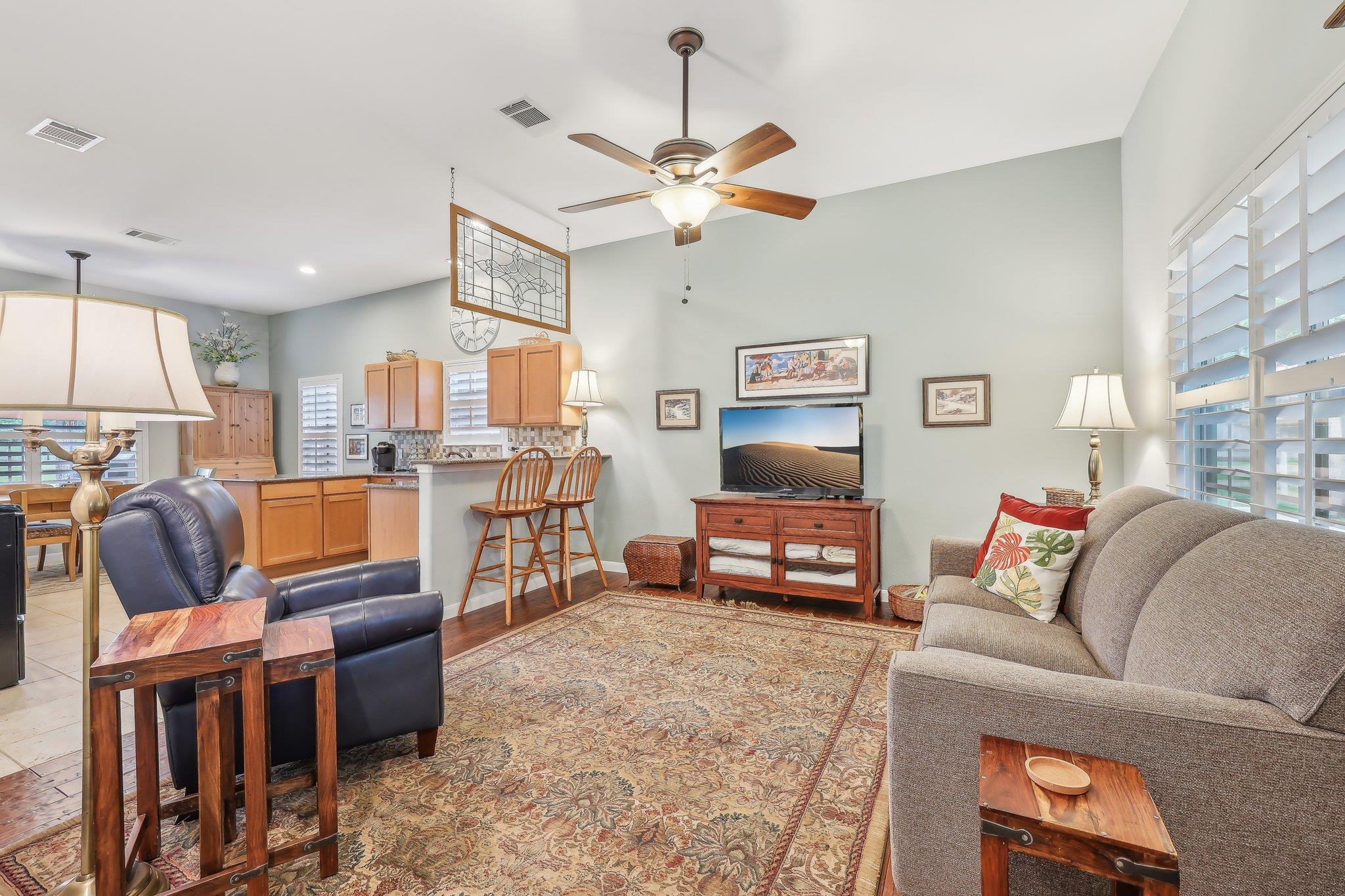 323 Colorado Dr, Cedar Creek, TX 78612