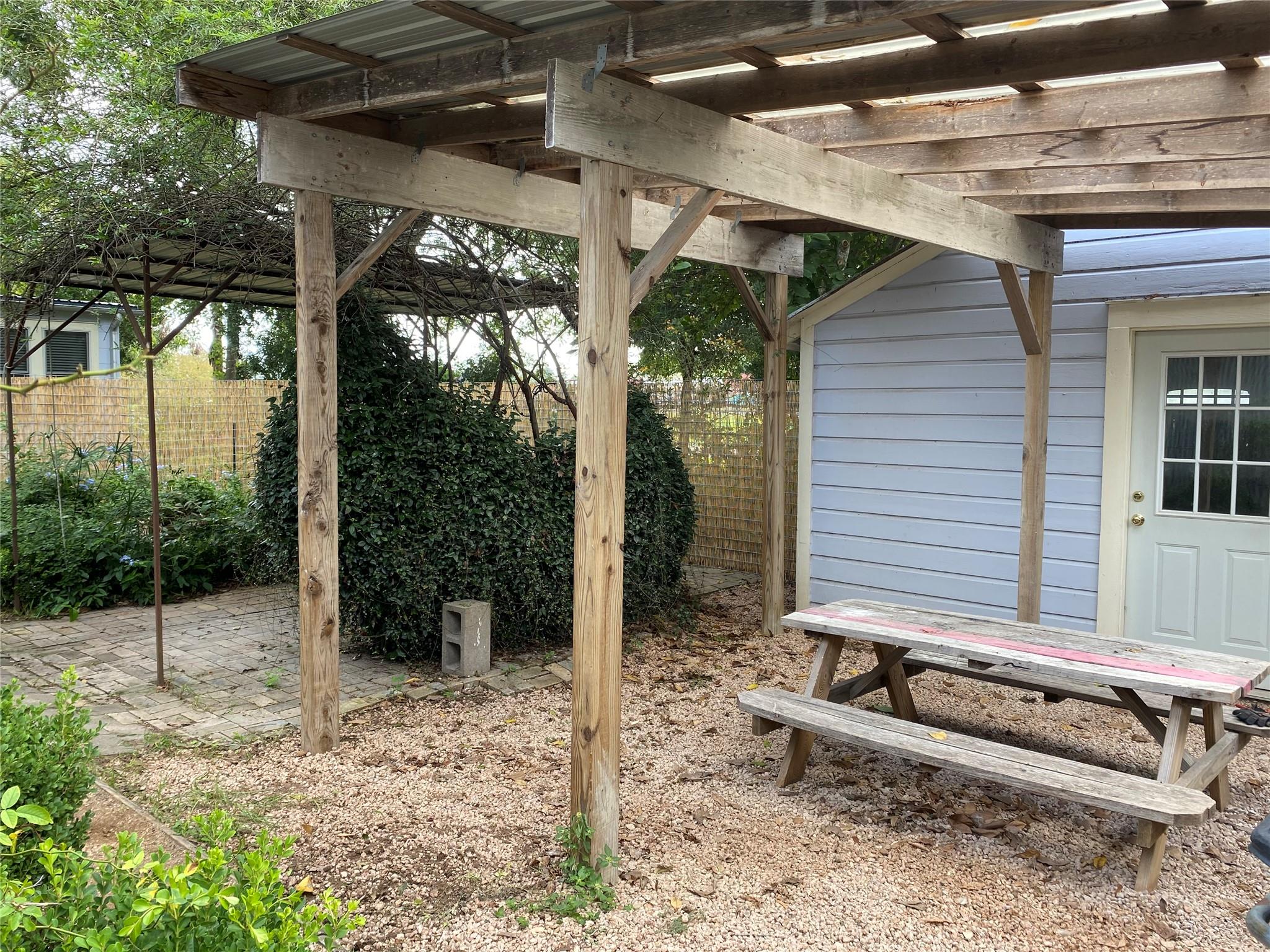 101 Short St, Smithville, TX 78957