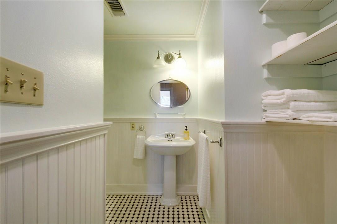 101 Short St, Smithville, TX 78957