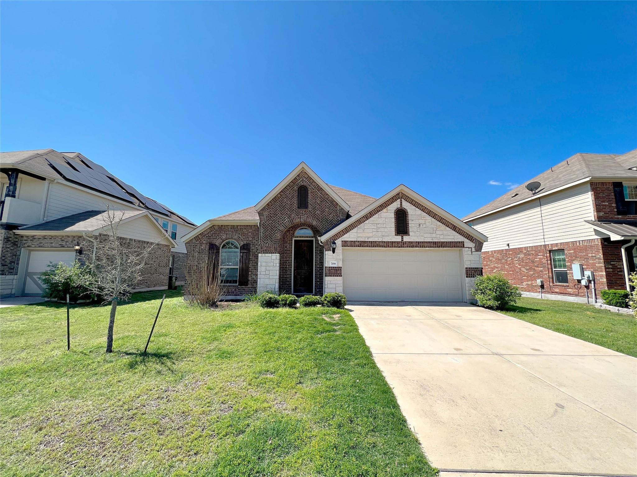 709 N Emory Cv, Hutto, TX 78634