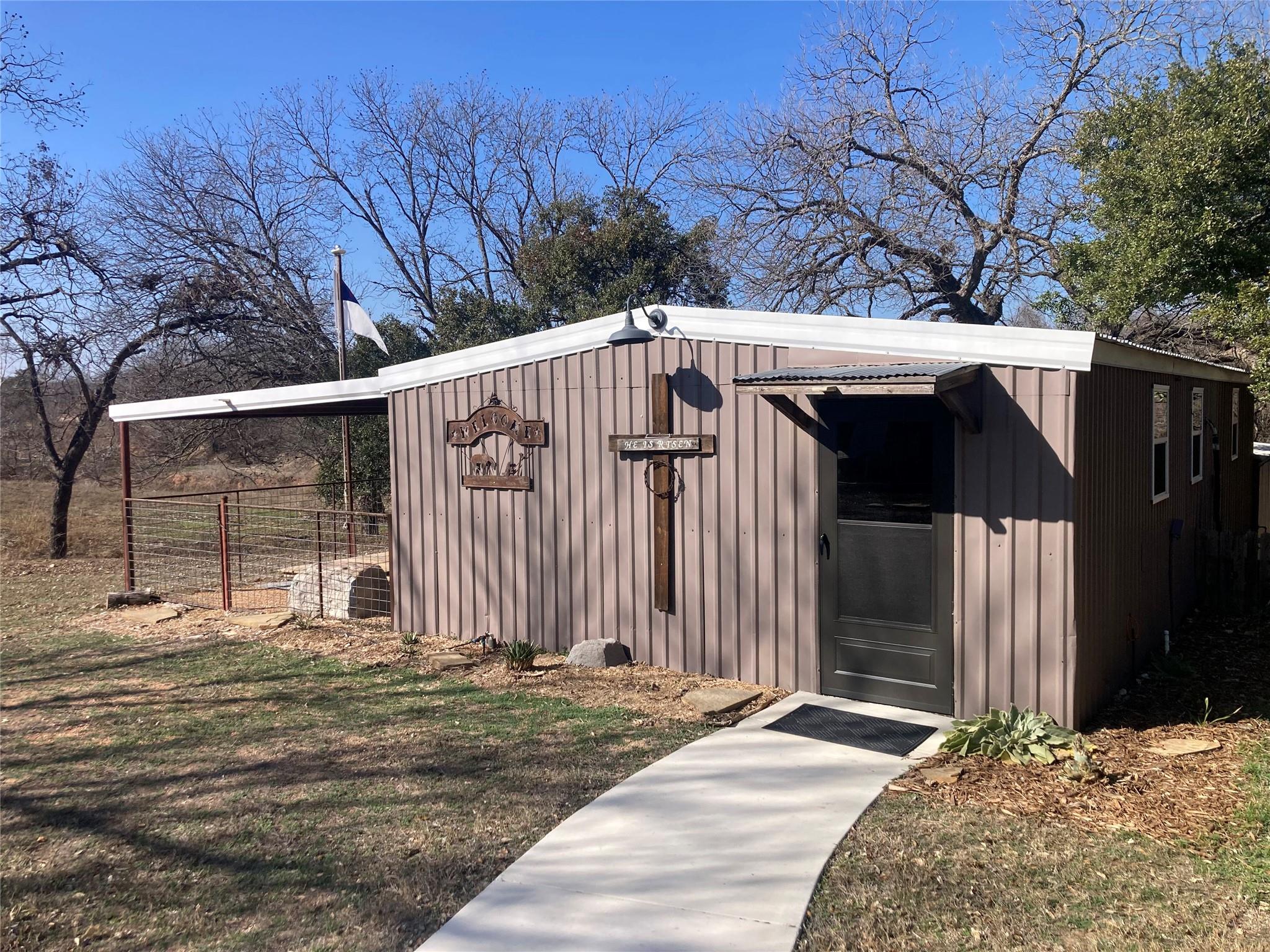 702 E Schubert St E, Fredericksburg, TX 78624