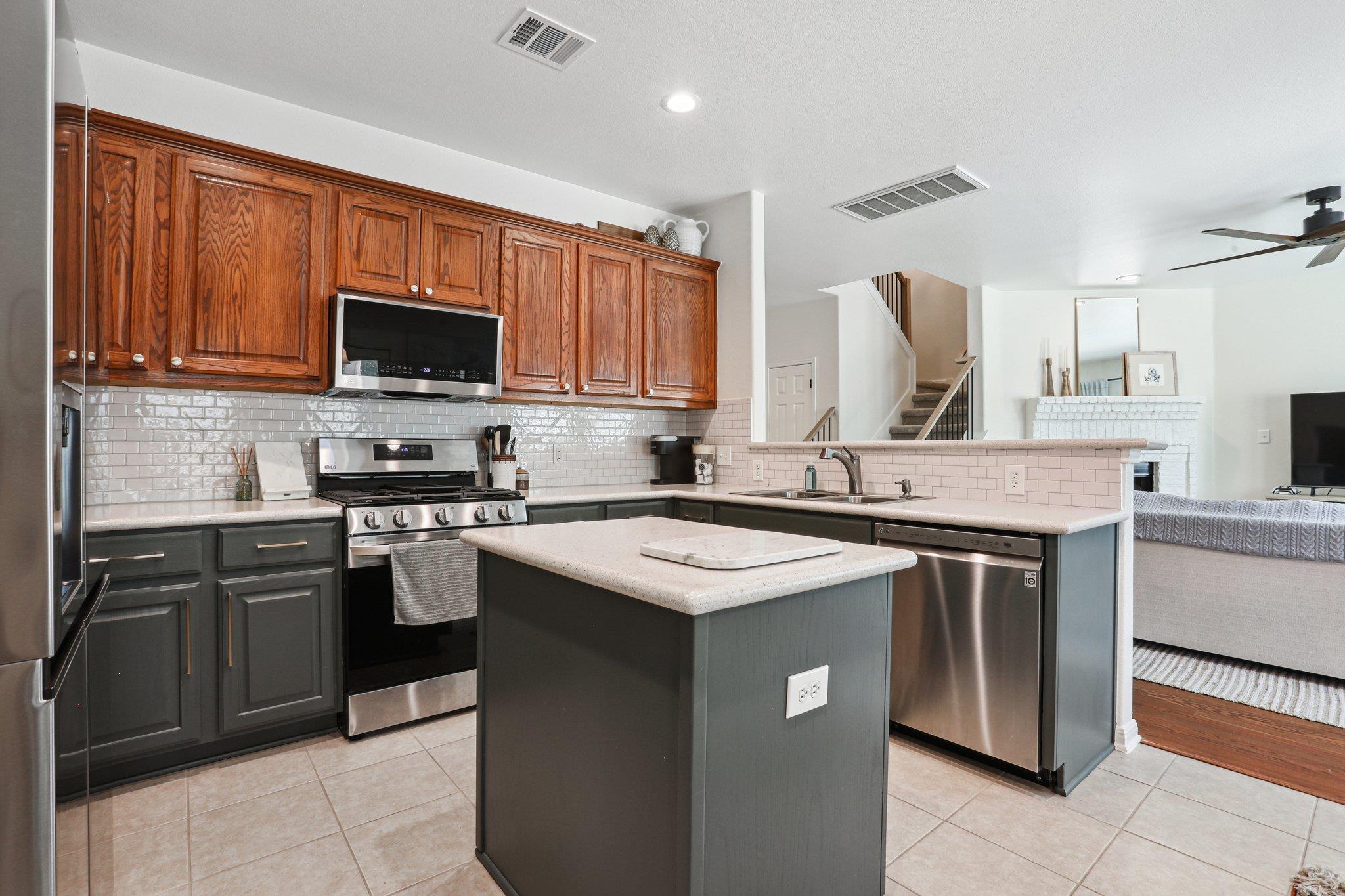 2725 Kickapoo Cavern Dr, Pflugerville, TX 78660
