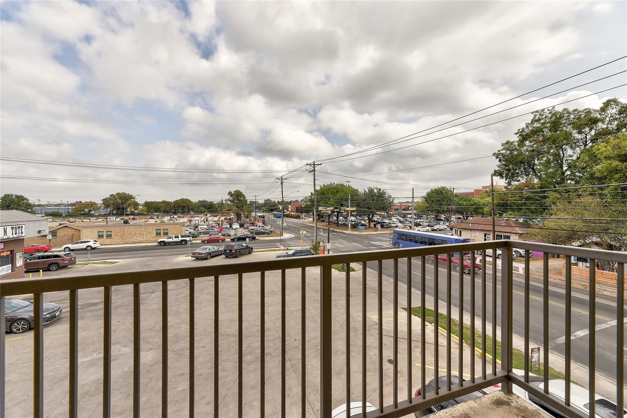 420 N Pleasant Valley Dr # 202, Austin, TX 78702