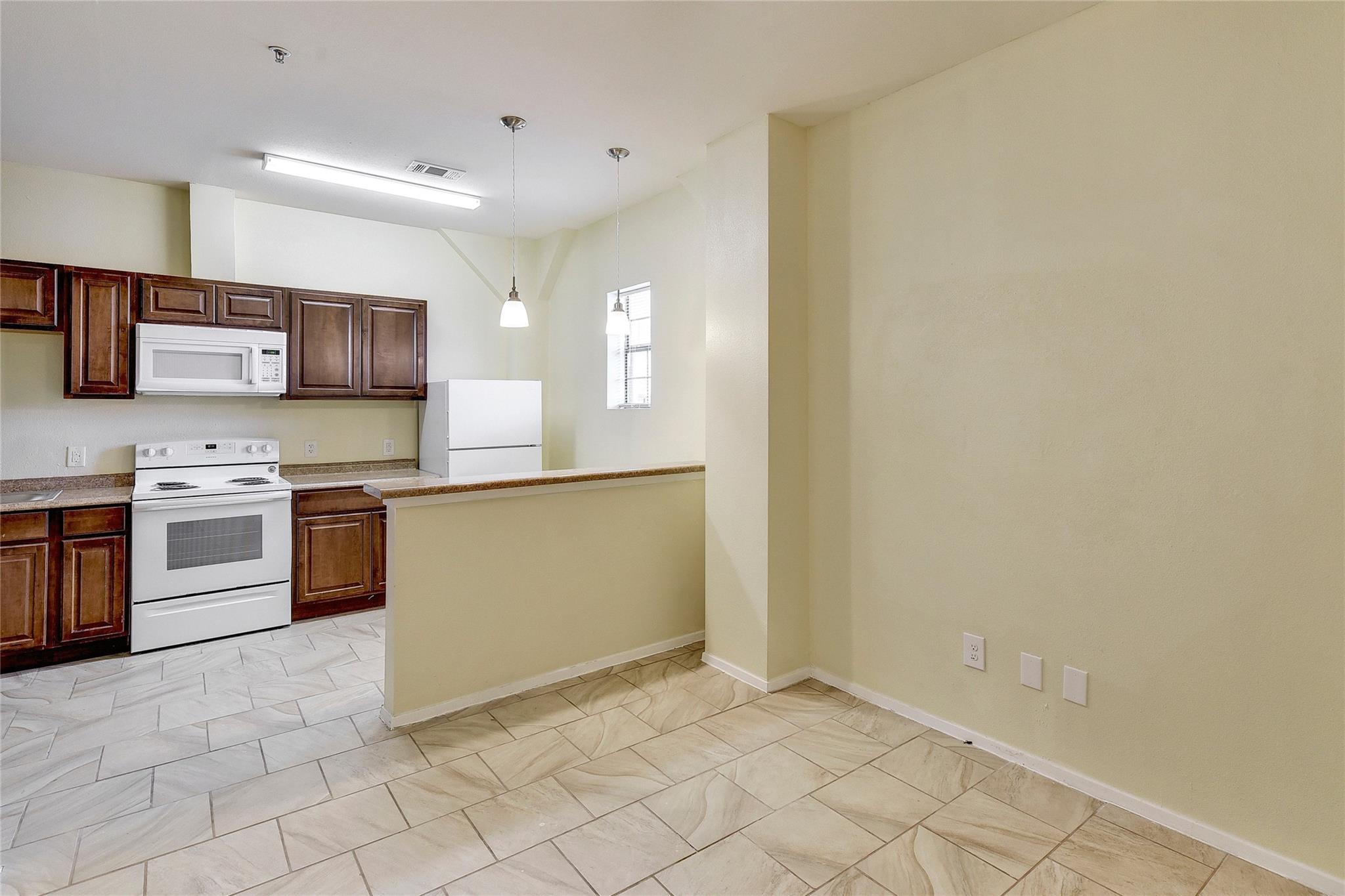 420 N Pleasant Valley Dr # 202, Austin, TX 78702