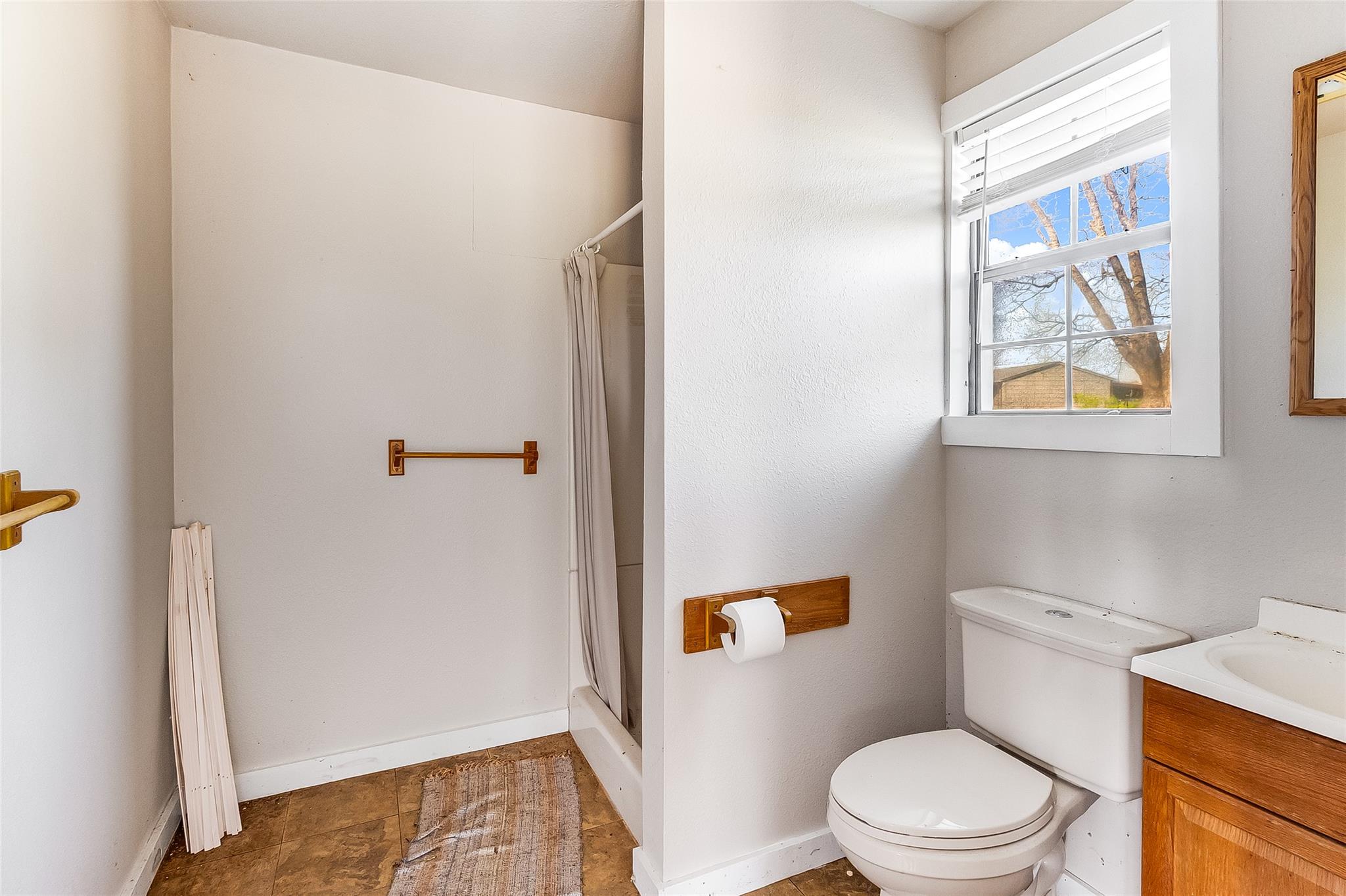 950 County Road 221, Tow, TX 78672