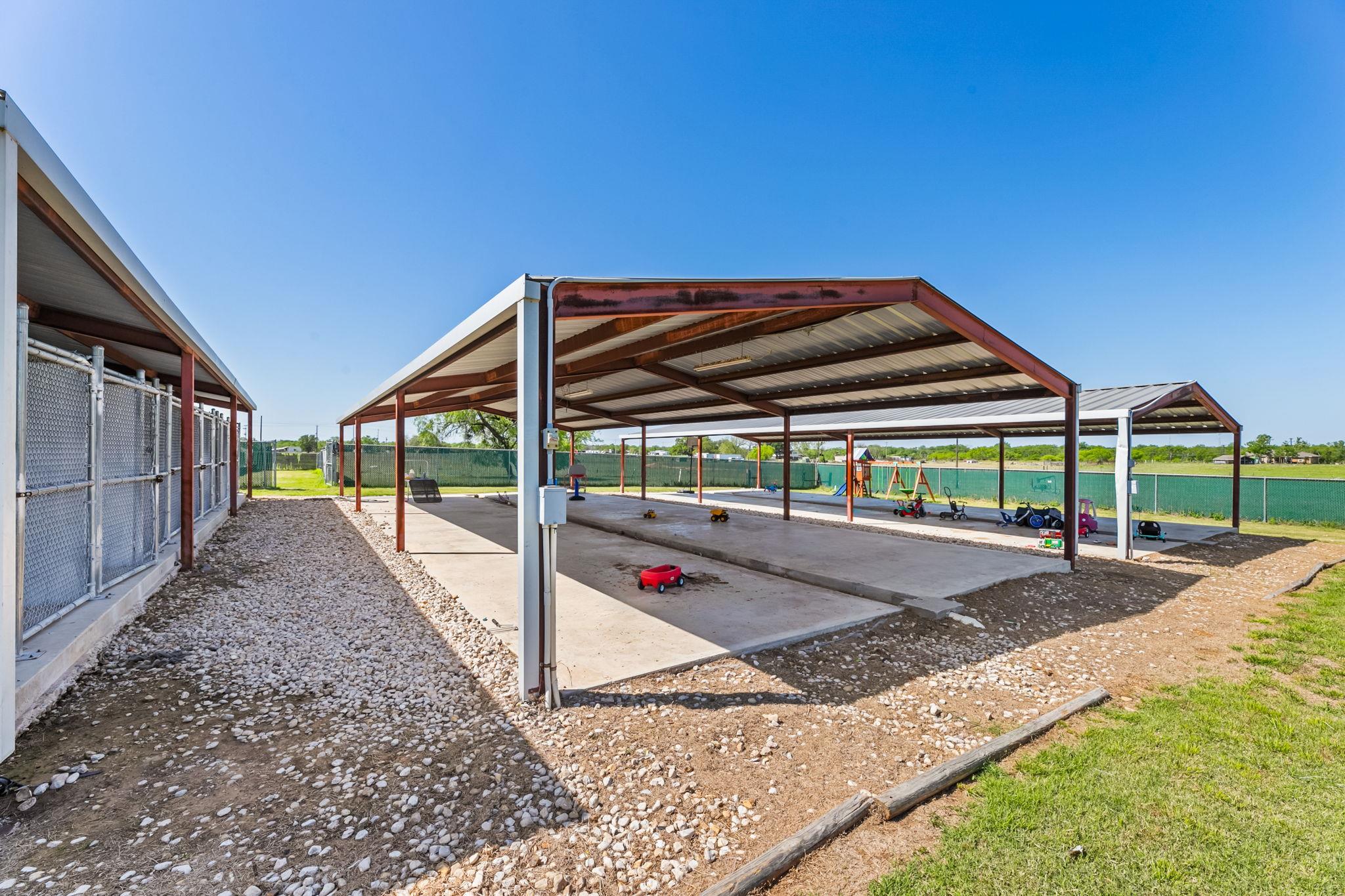 5800 Curran Dr, Von Ormy, TX 78073