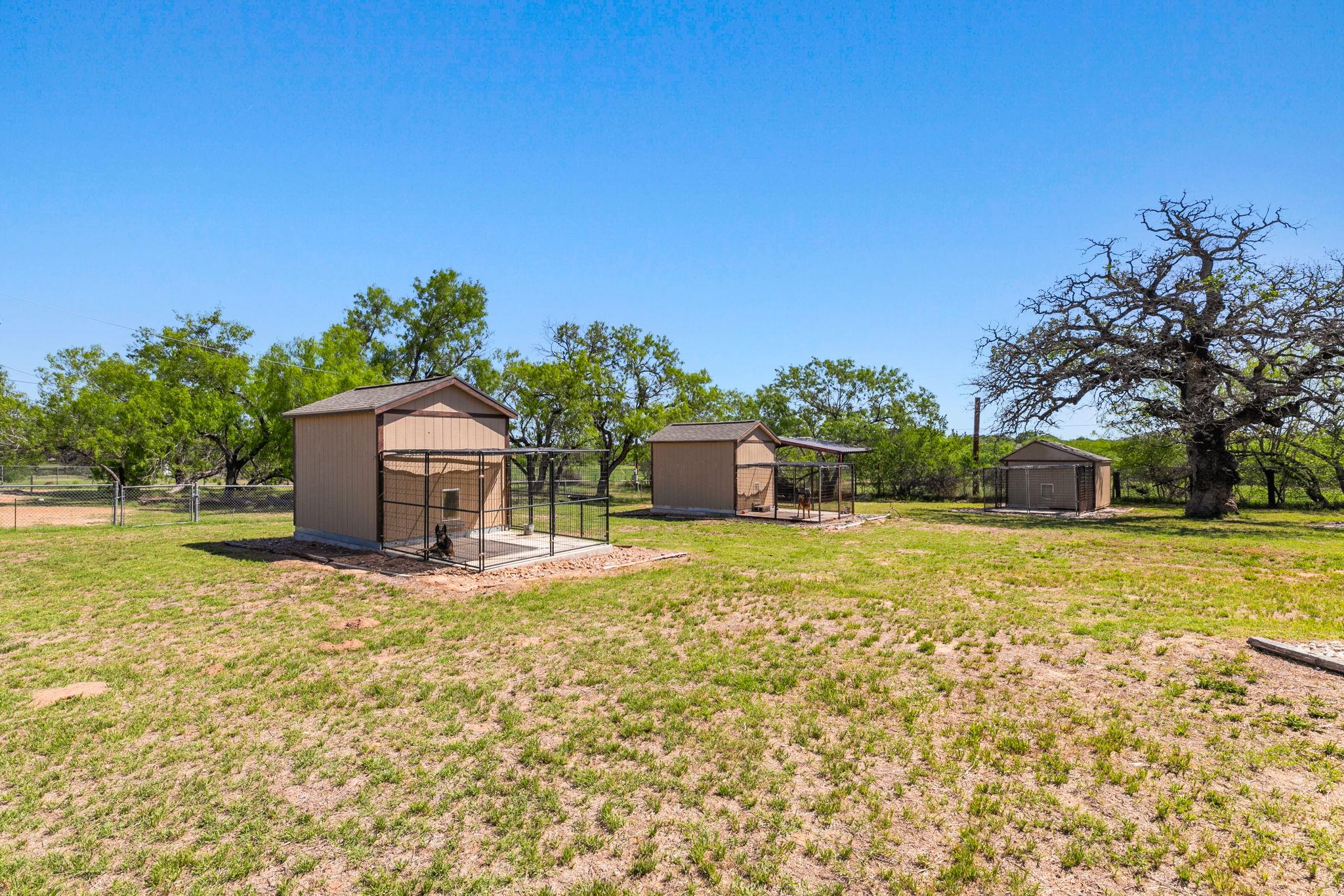 5800 Curran Dr, Von Ormy, TX 78073