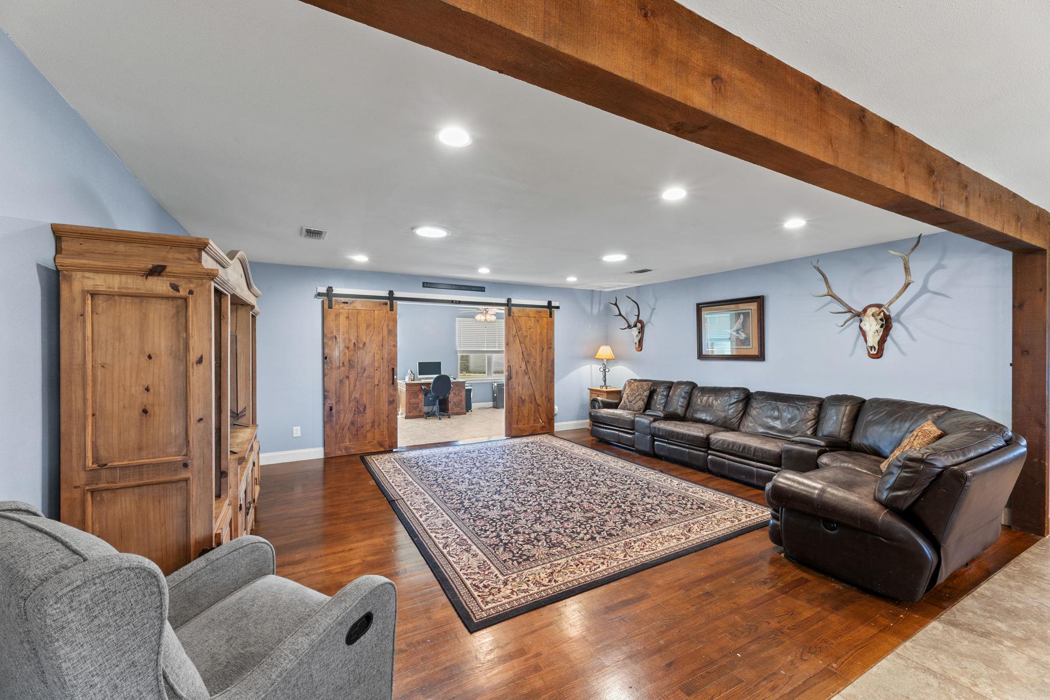 5800 Curran Dr, Von Ormy, TX 78073