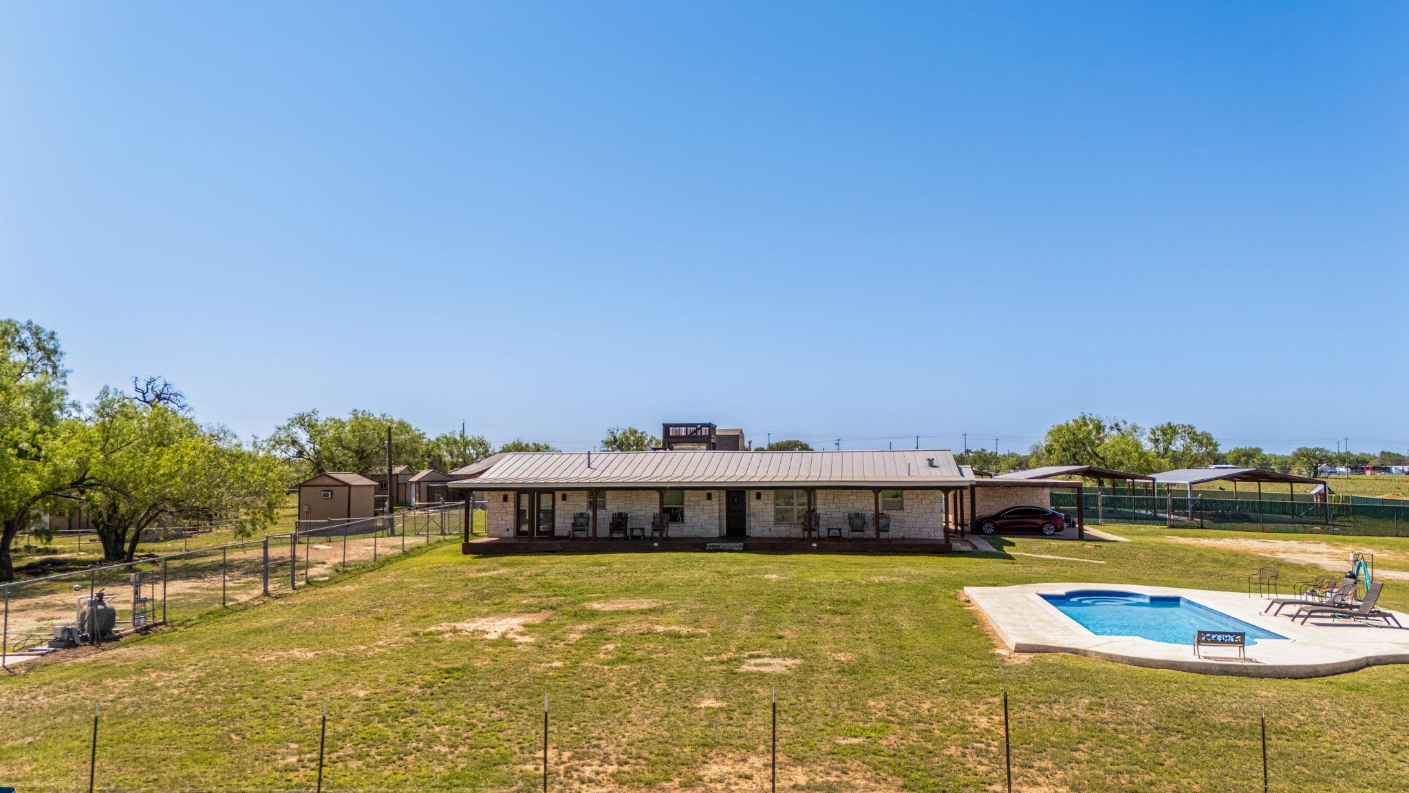 5800 Curran Dr, Von Ormy, TX 78073