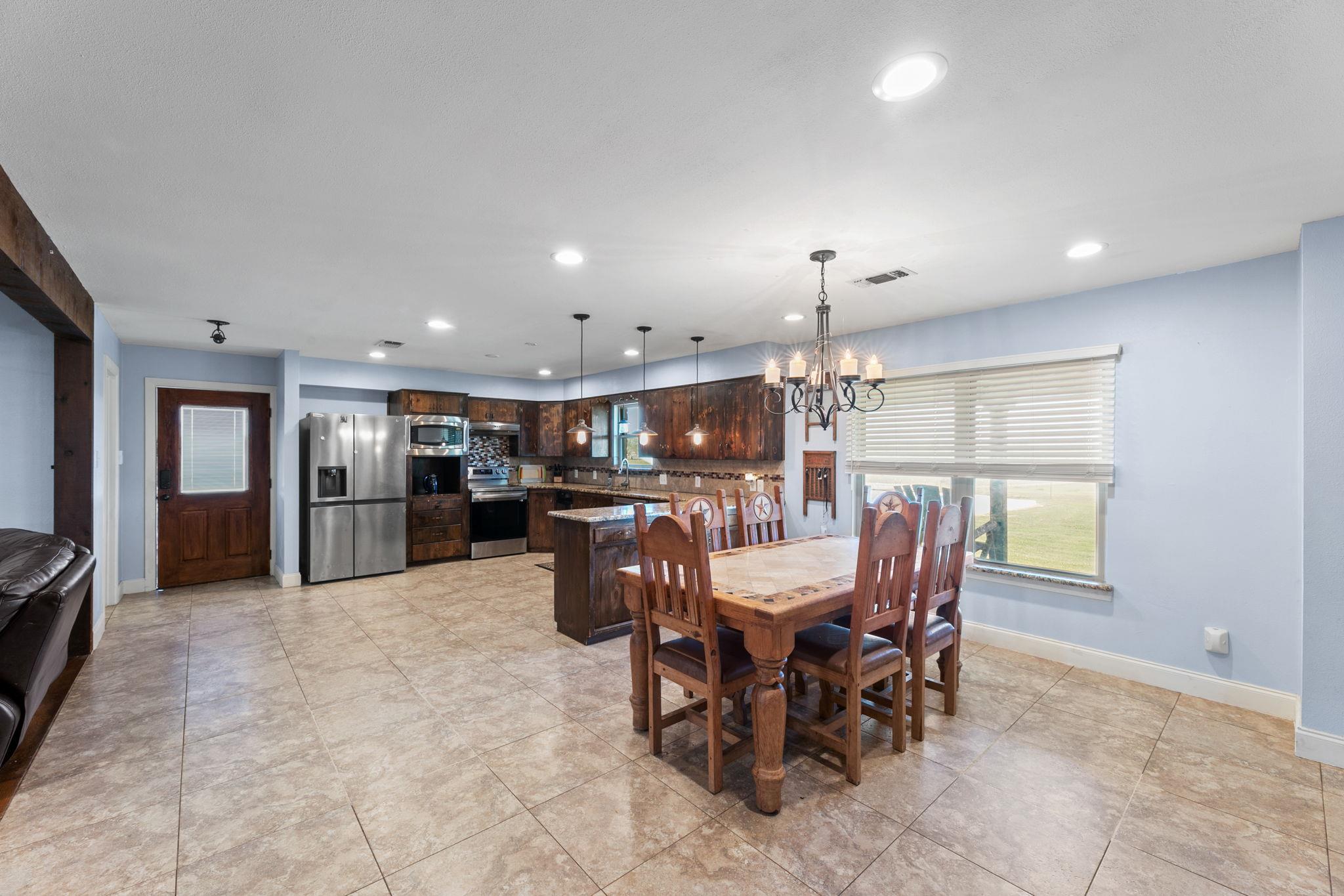 5800 Curran Dr, Von Ormy, TX 78073