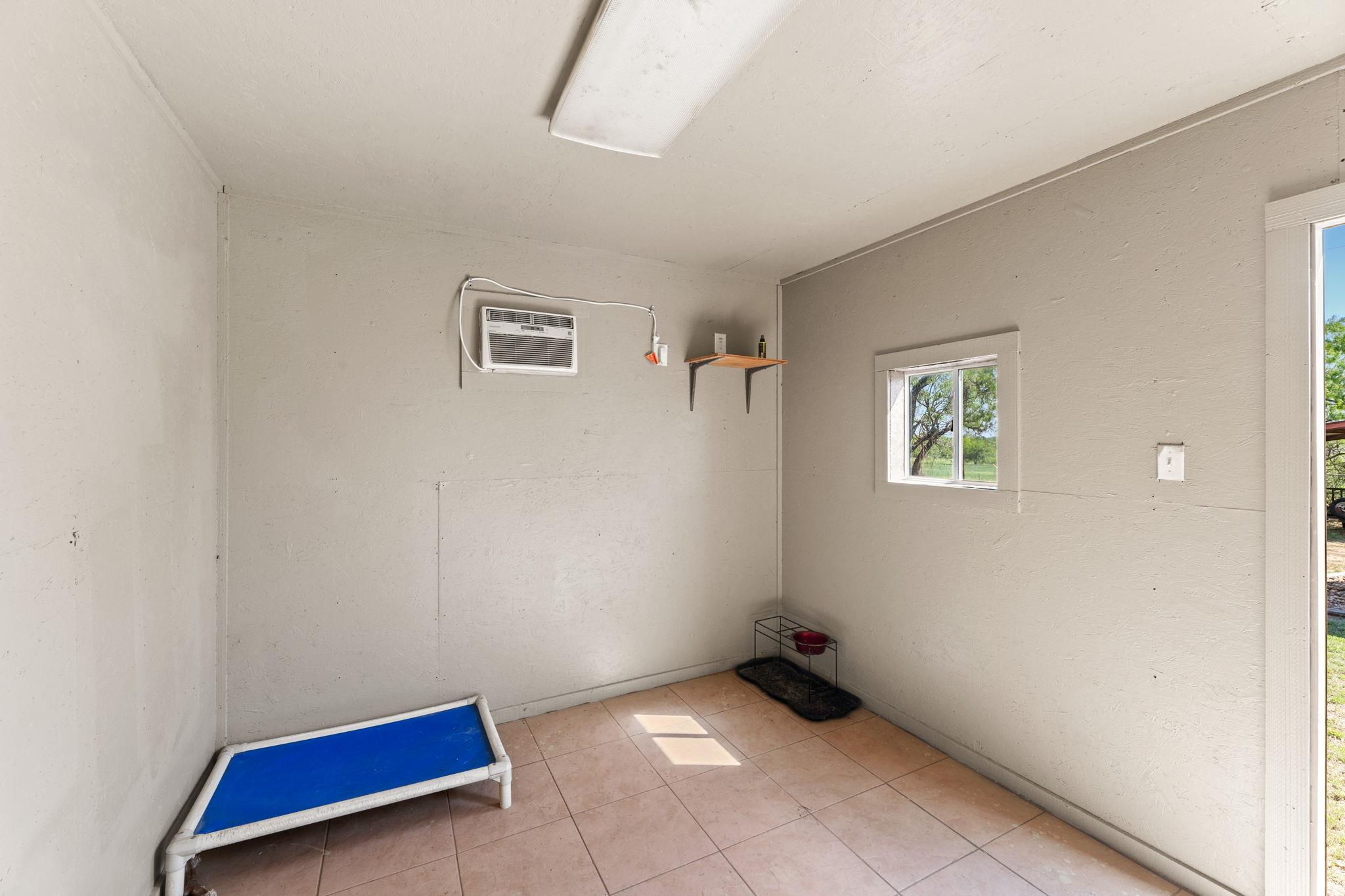 5800 Curran Dr, Von Ormy, TX 78073