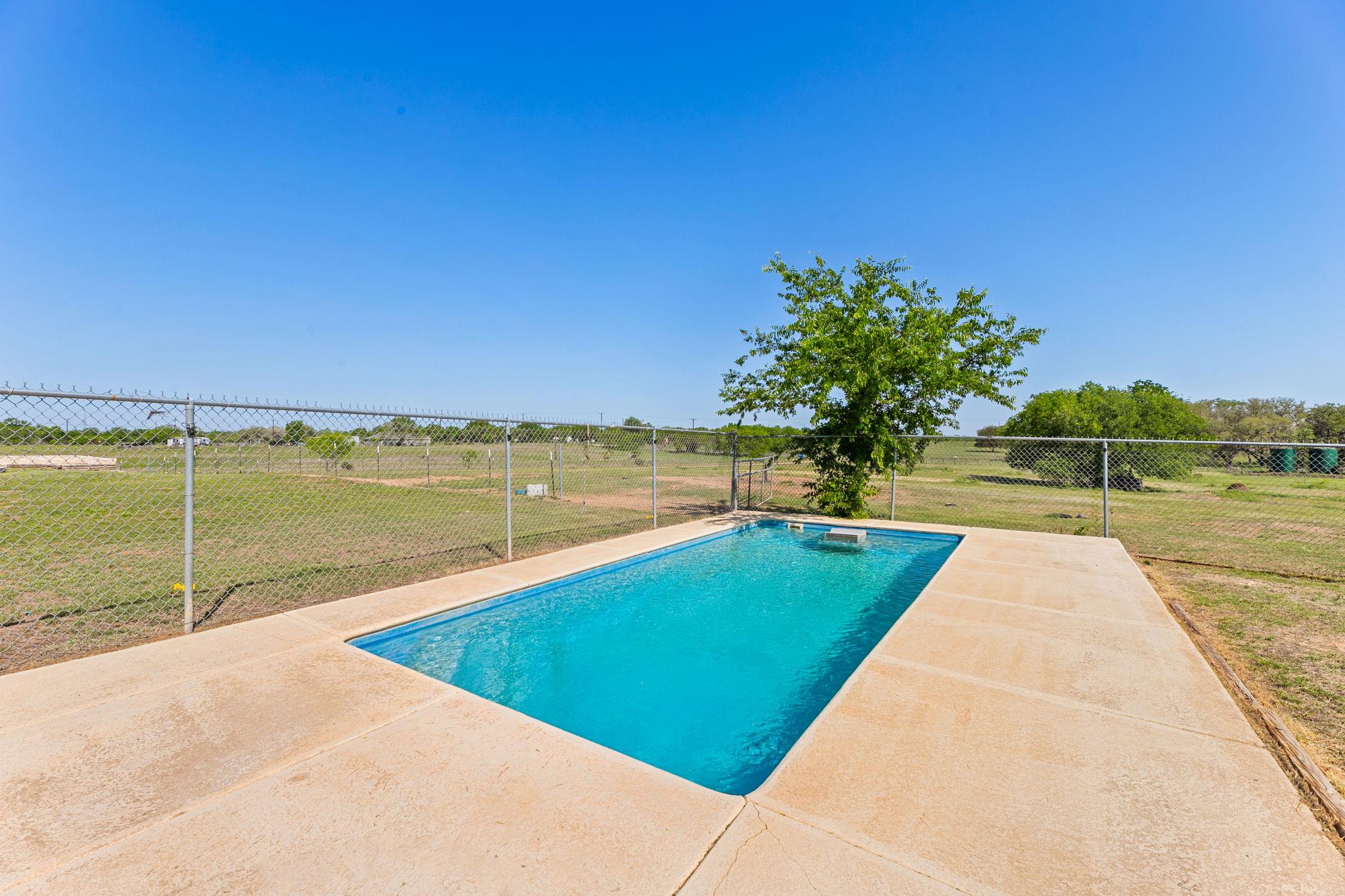 5800 Curran Dr, Von Ormy, TX 78073