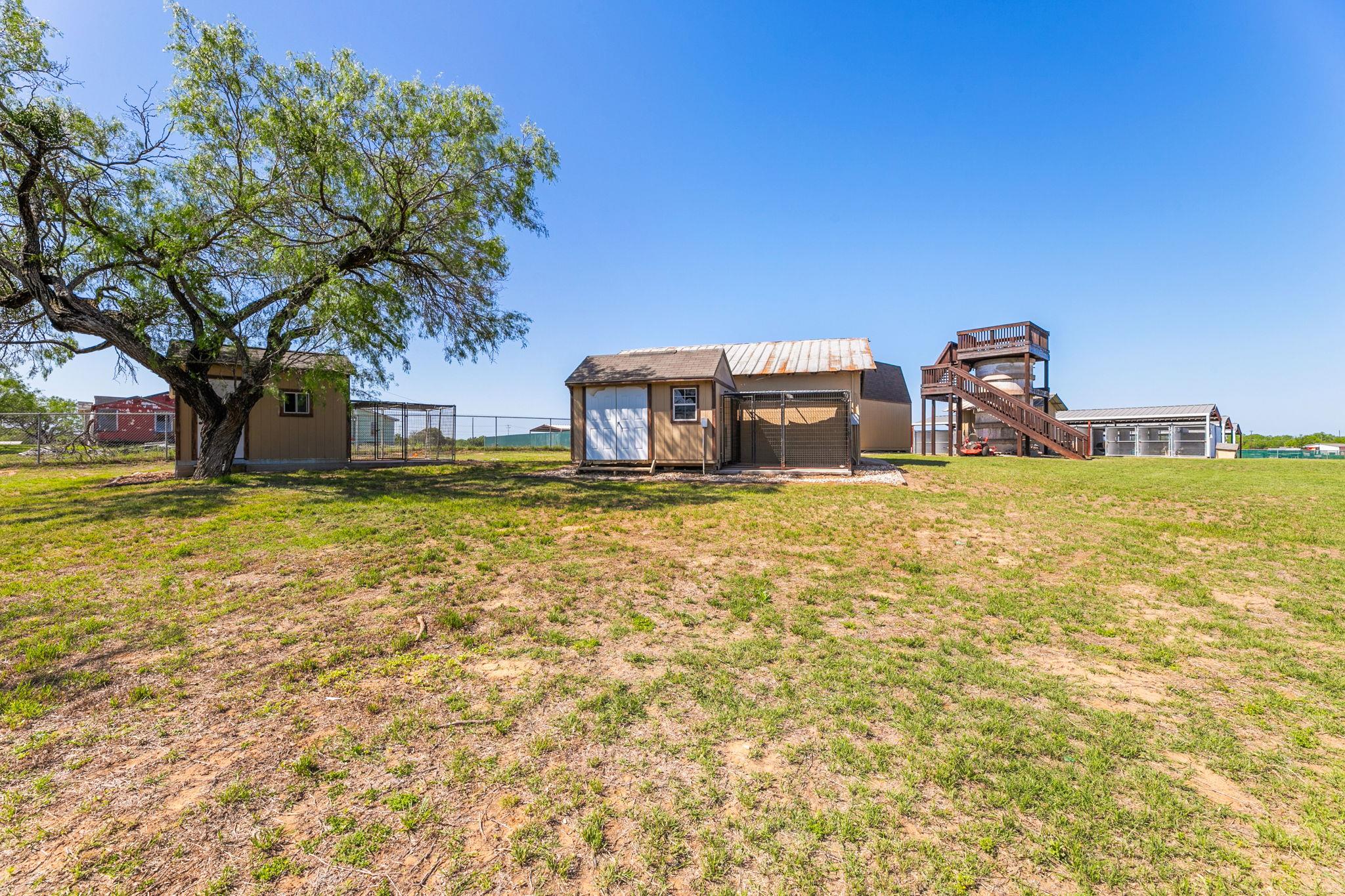 5800 Curran Dr, Von Ormy, TX 78073