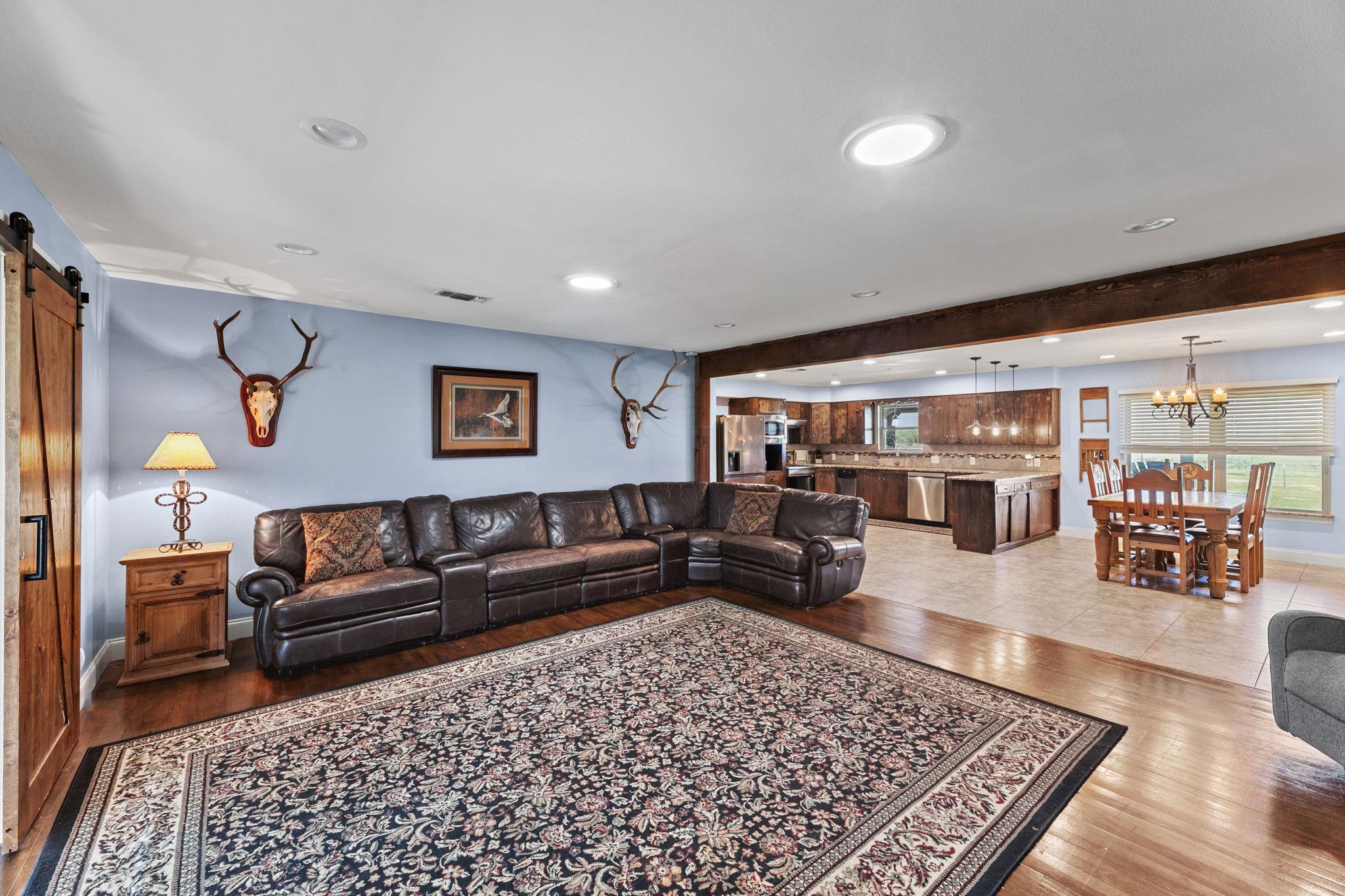 5800 Curran Dr, Von Ormy, TX 78073