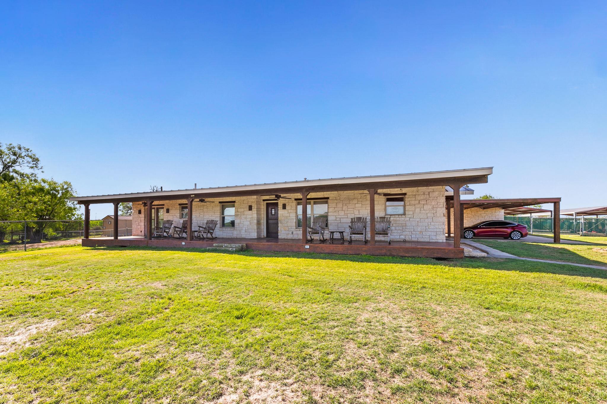 5800 Curran Dr, Von Ormy, TX 78073