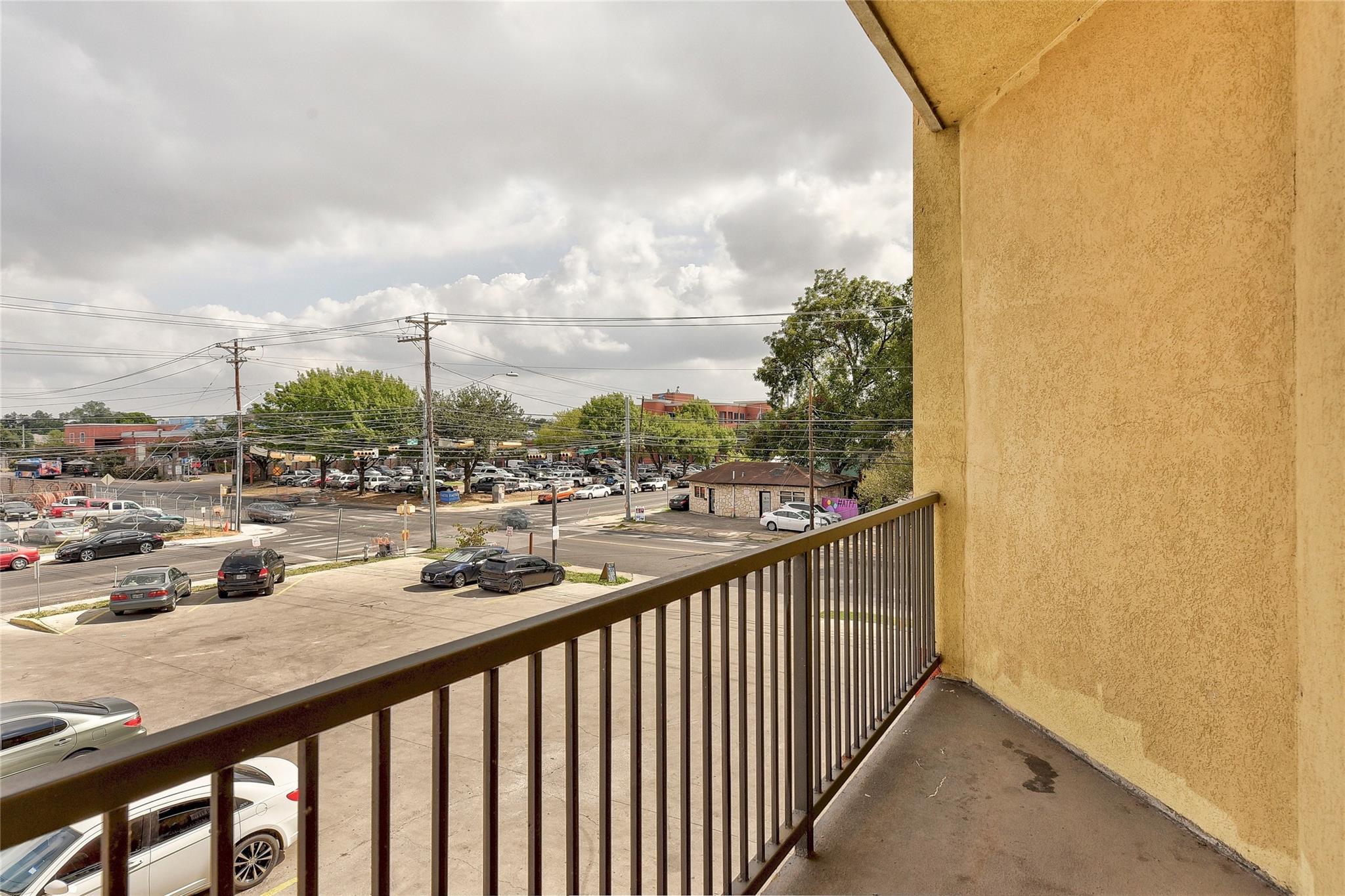 420 N Pleasant Valley Rd # 304, Austin, TX 78702