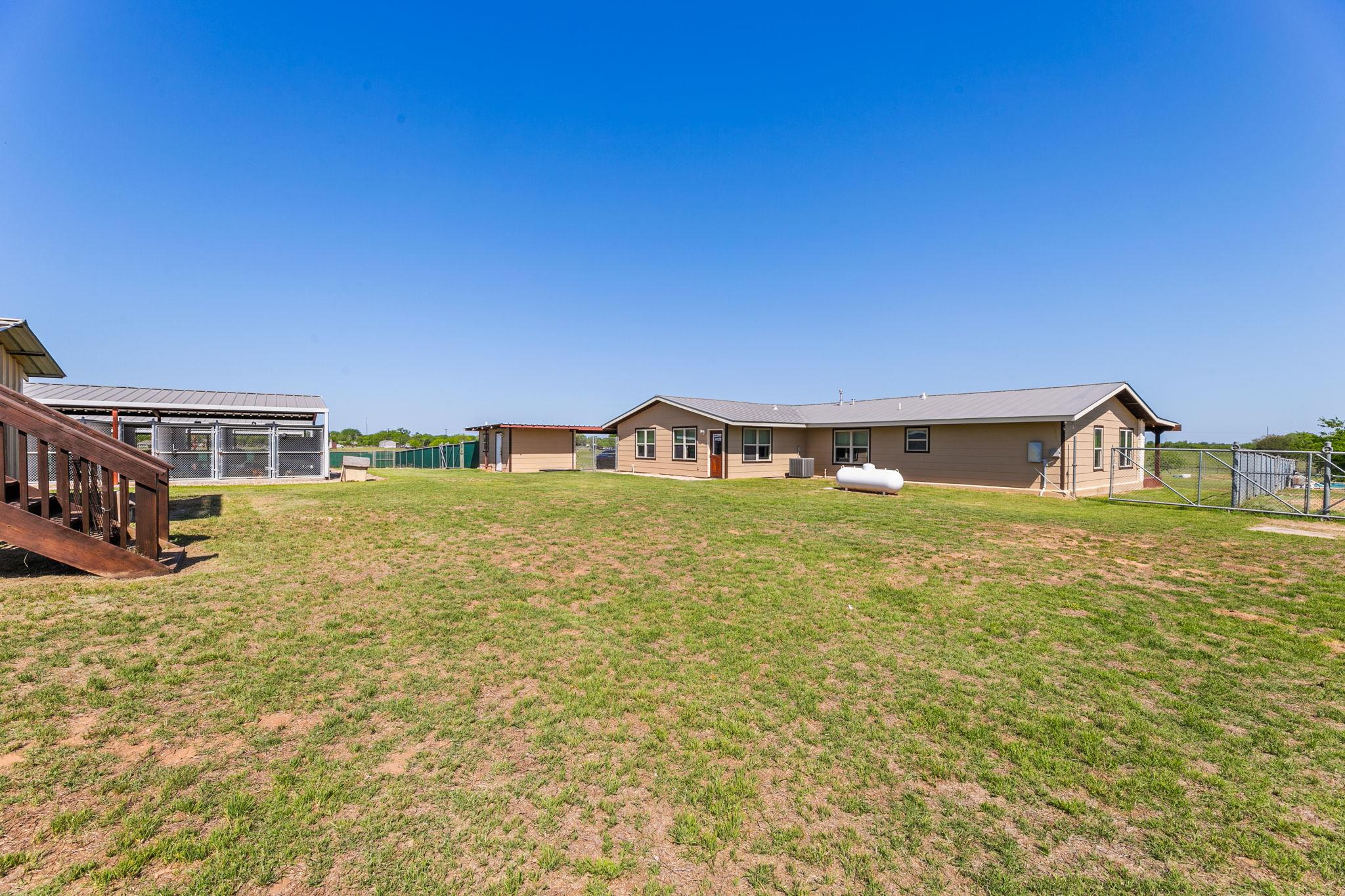 5800 Curran Dr, Von Ormy, TX 78073
