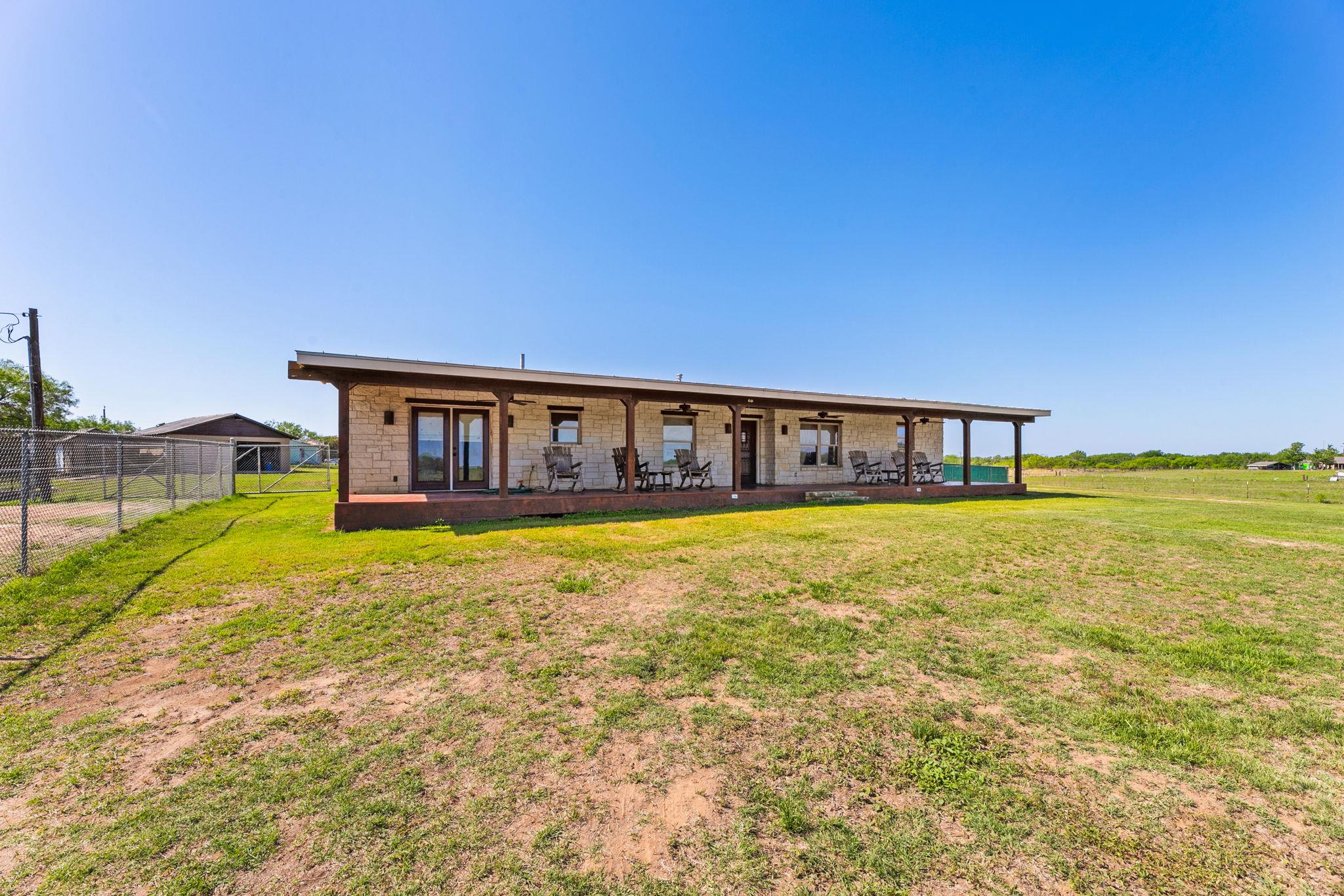 5800 Curran Dr, Von Ormy, TX 78073