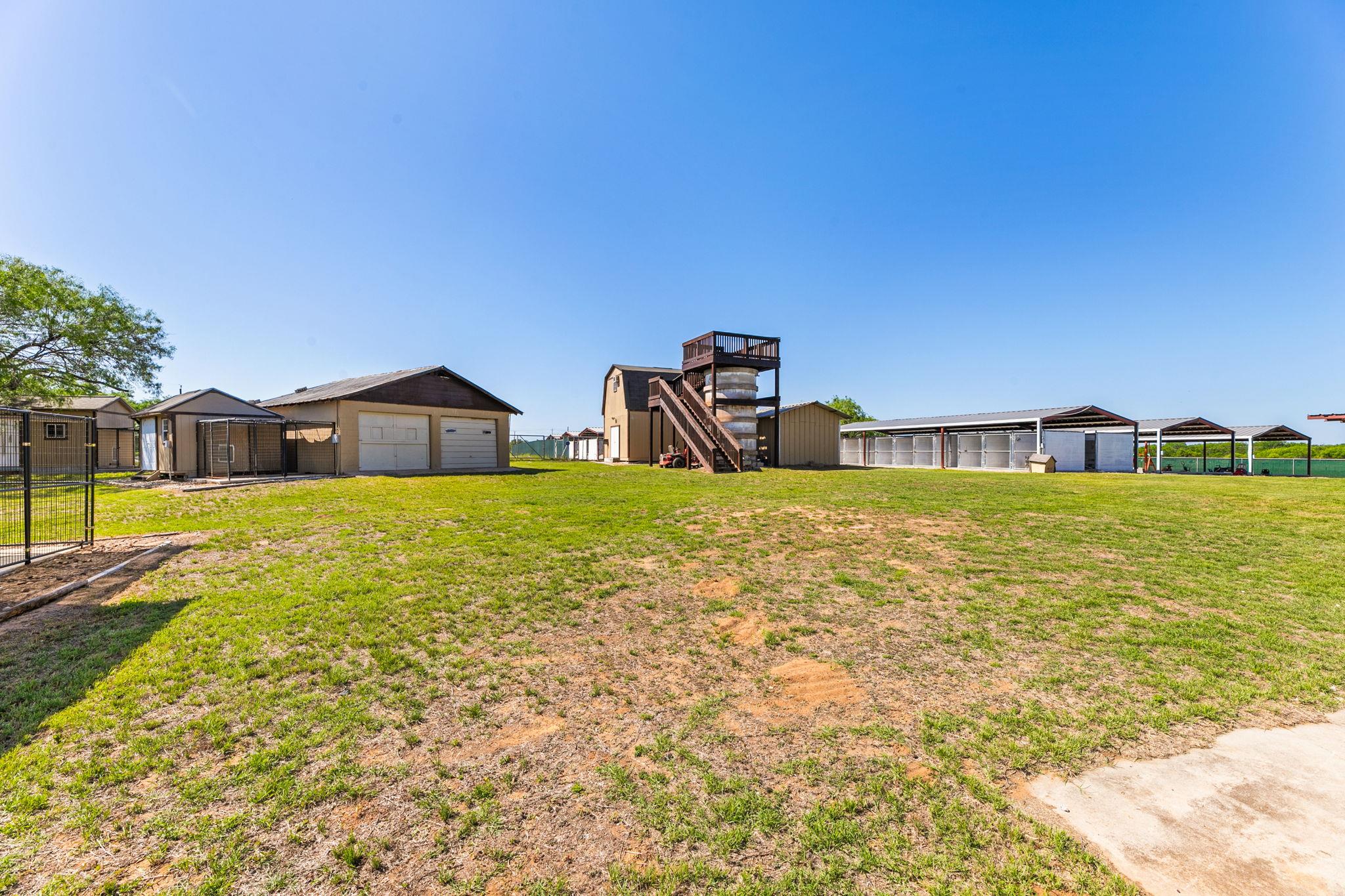 5800 Curran Dr, Von Ormy, TX 78073