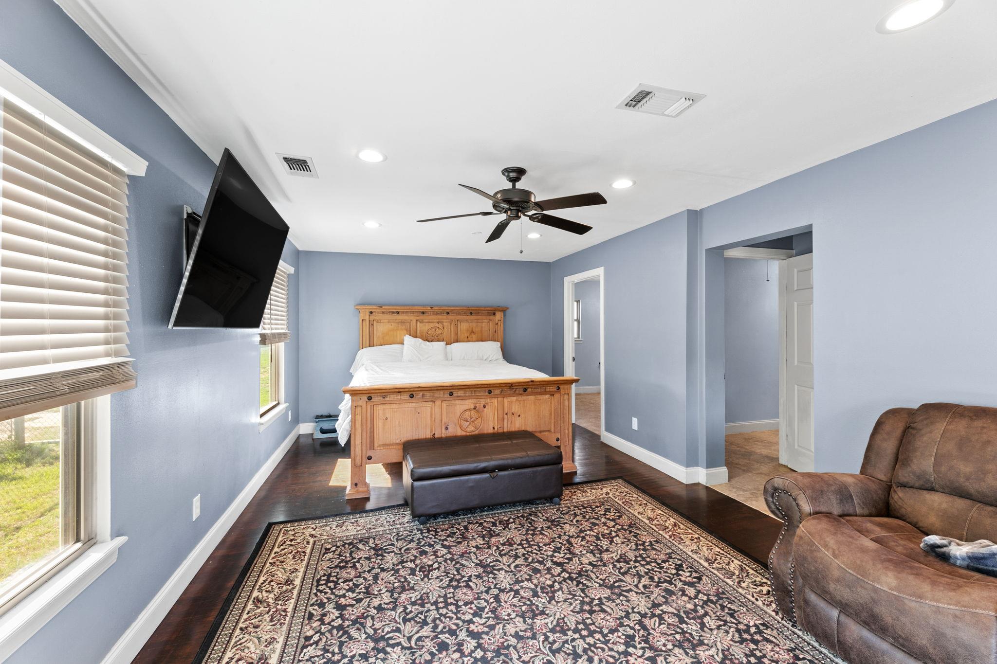 5800 Curran Dr, Von Ormy, TX 78073