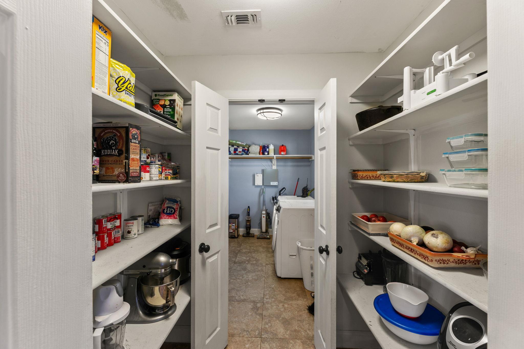 5800 Curran Dr, Von Ormy, TX 78073