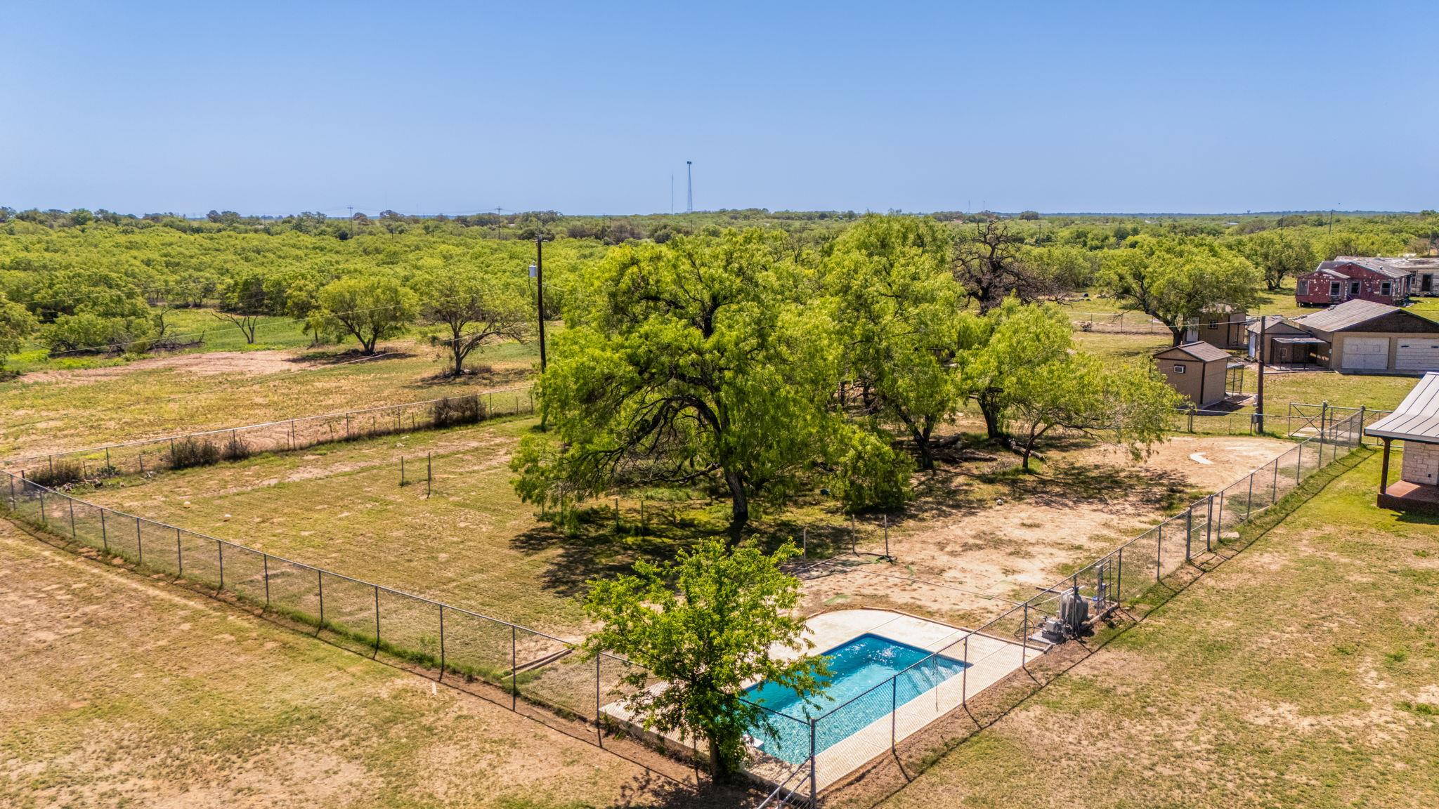 5800 Curran Dr, Von Ormy, TX 78073