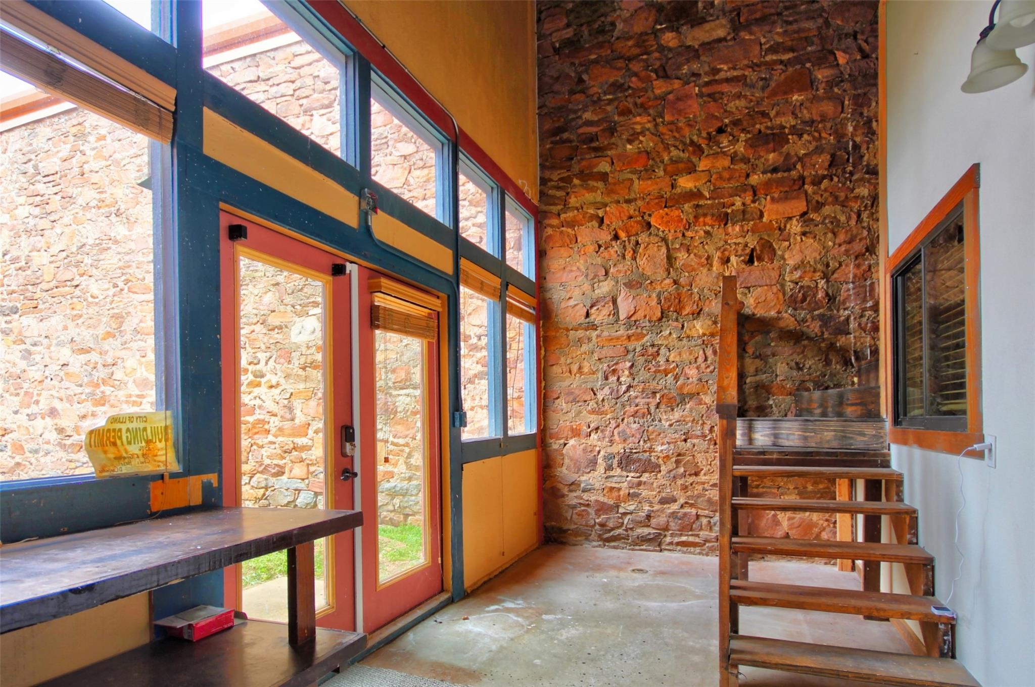105 & 107 E Grayson St, Llano, TX 78643