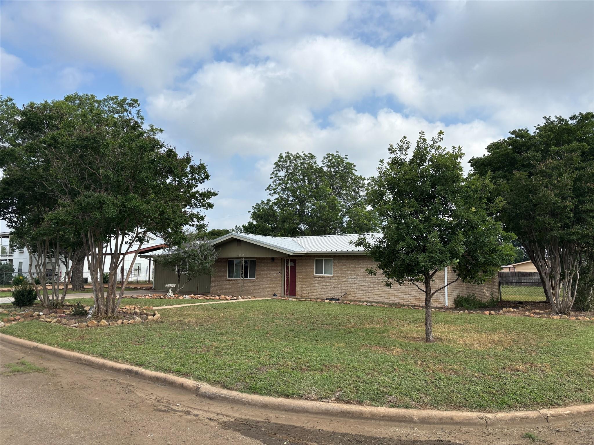 1309 E Brown St, Llano, TX 78643
