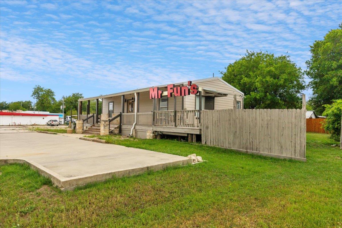 1002 College St, Bastrop, TX 78602