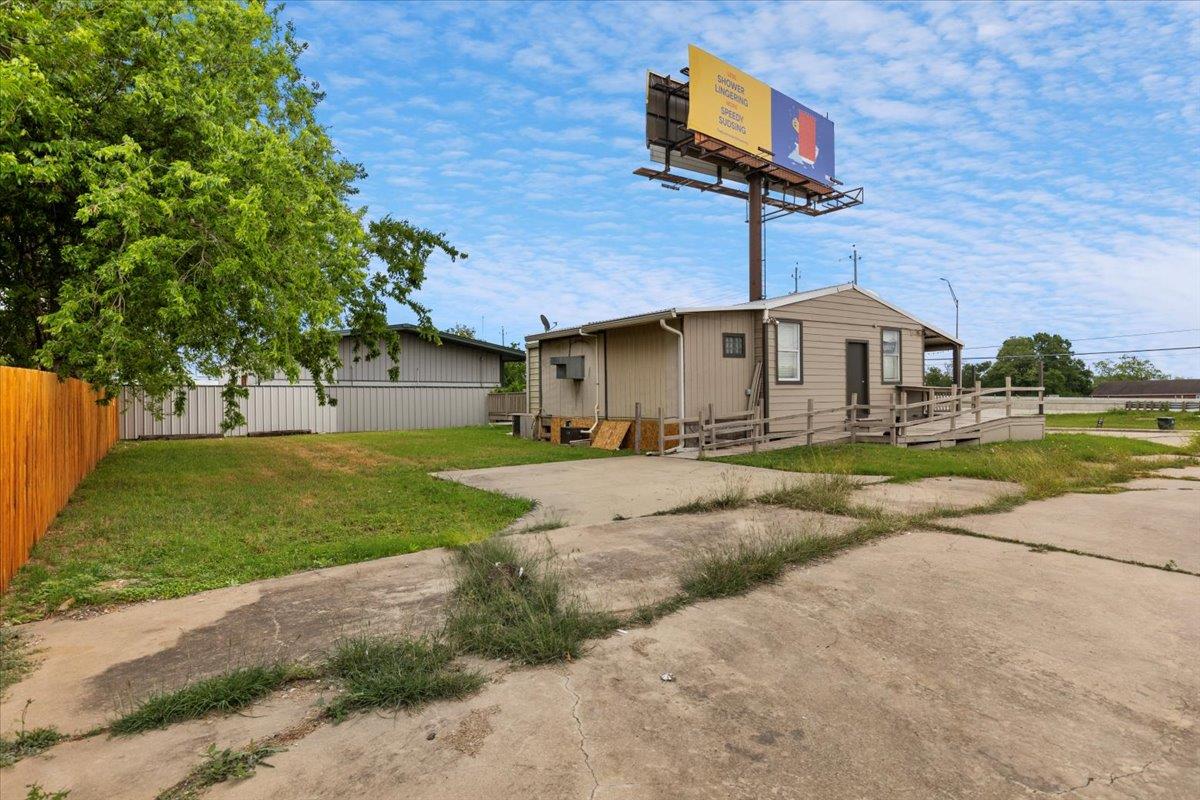 1002 College St, Bastrop, TX 78602