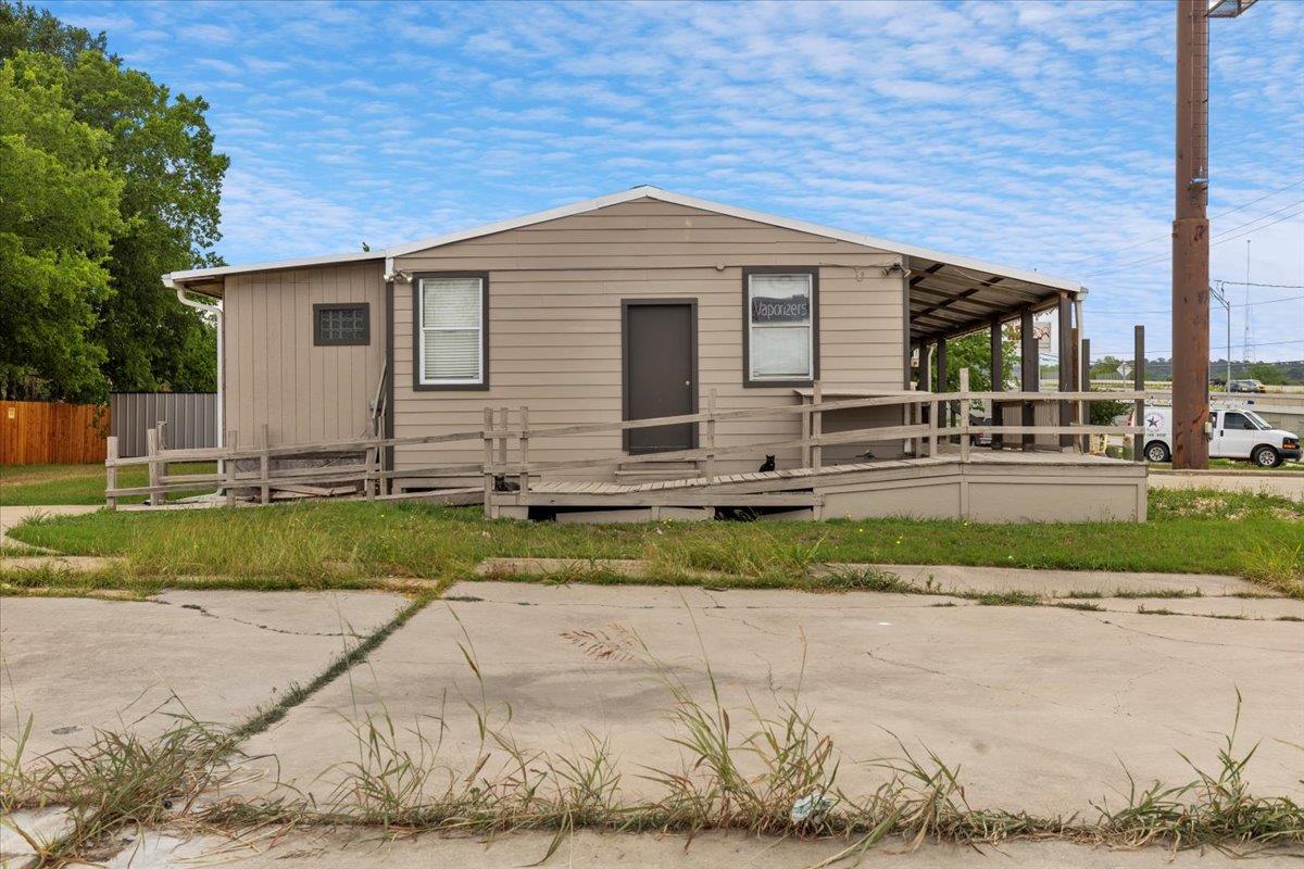 1002 College St, Bastrop, TX 78602