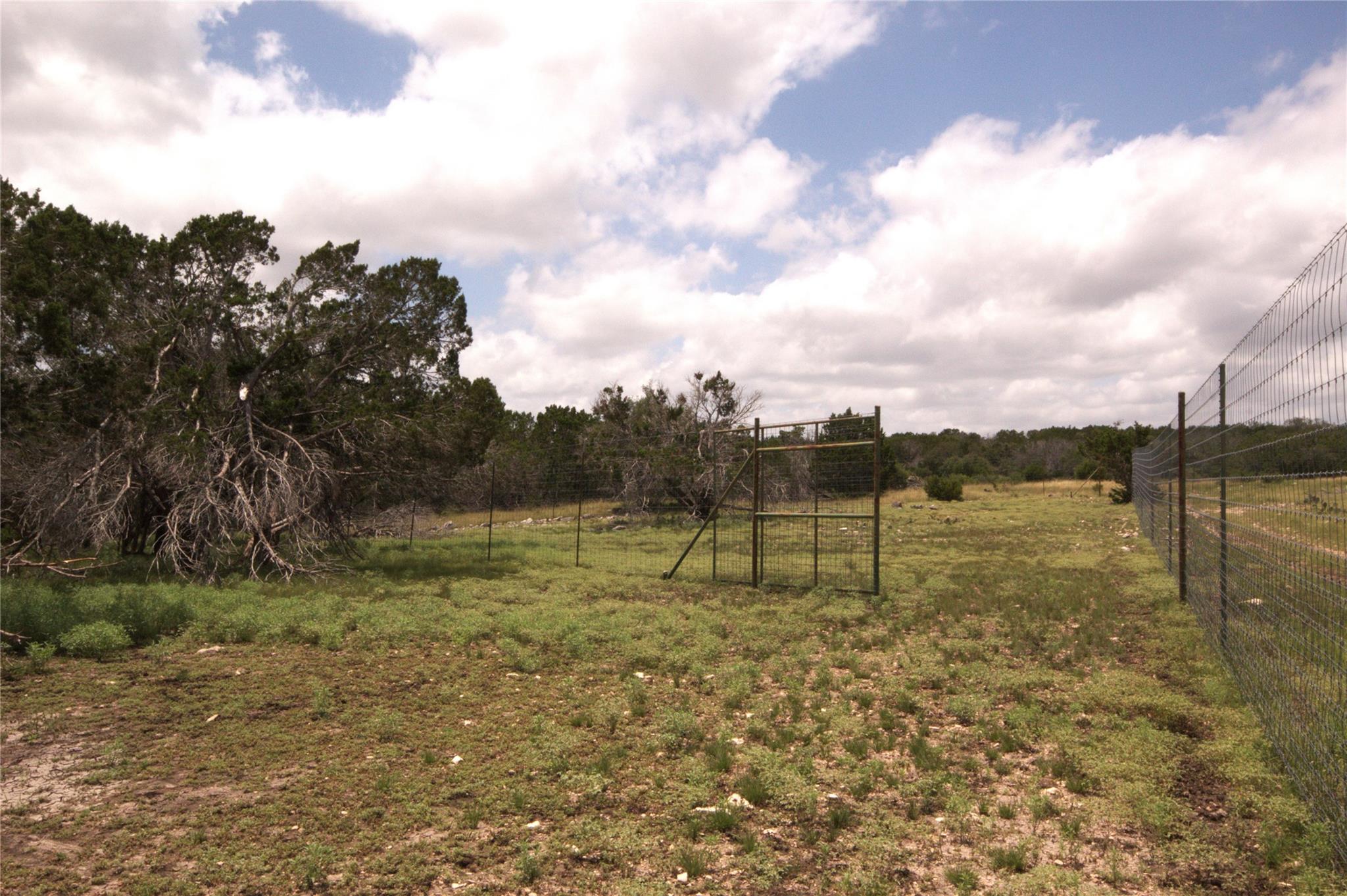 51 Dead End Rd., Mountain Home, TX 78058