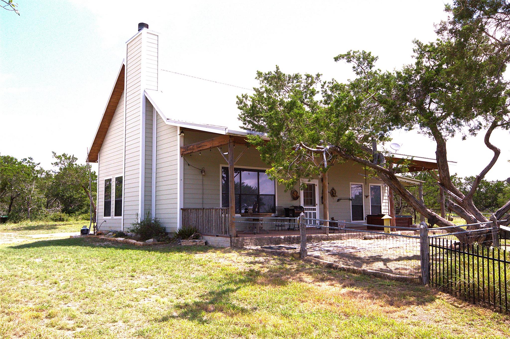 51 Dead End Rd., Mountain Home, TX 78058