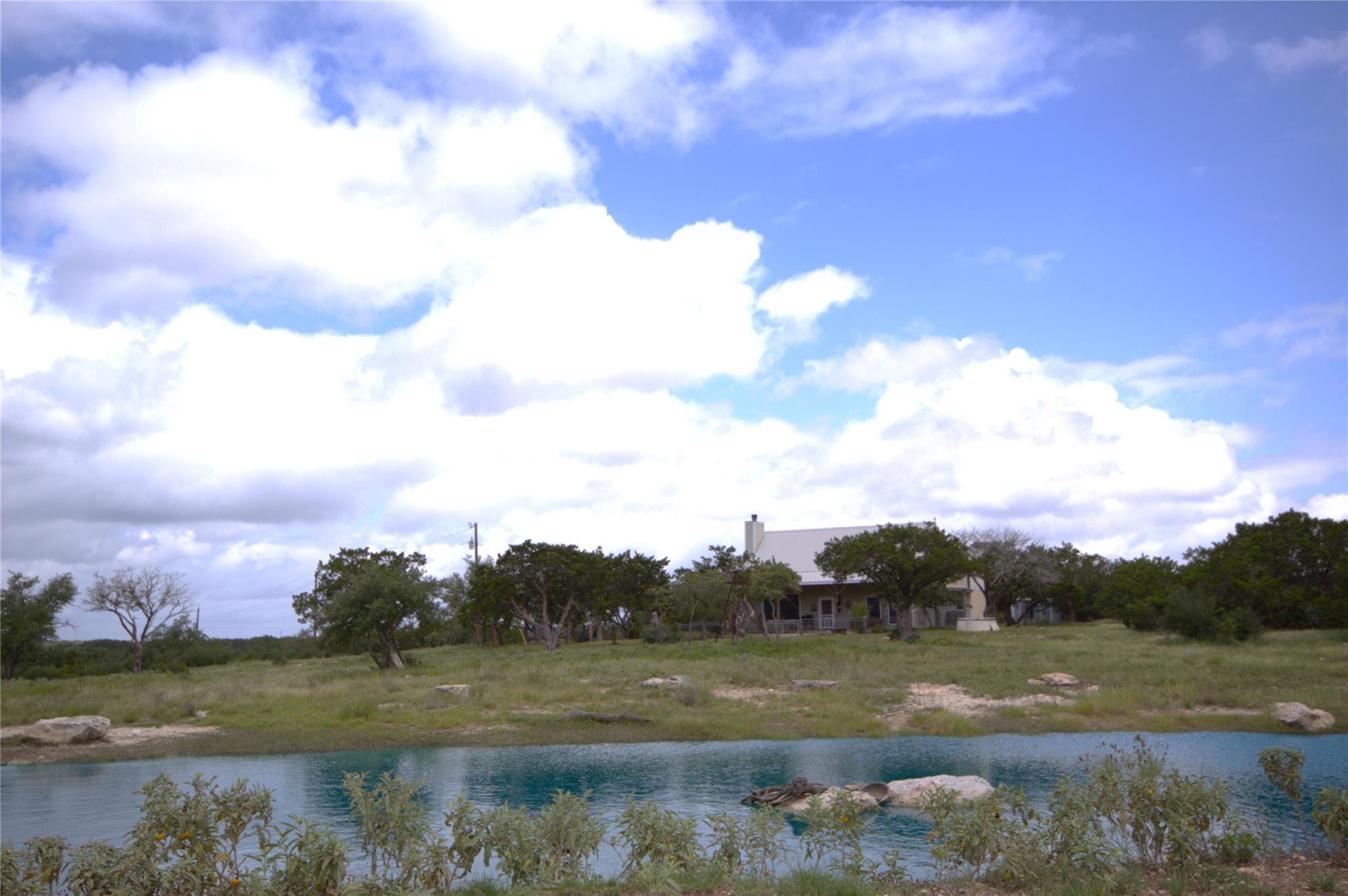 51 Dead End Rd., Mountain Home, TX 78058