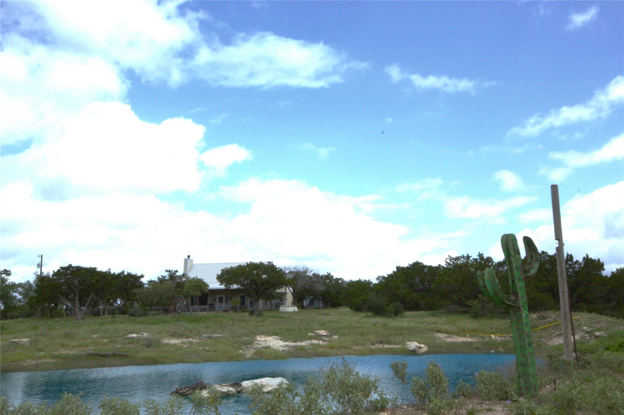 51 Dead End Rd., Mountain Home, TX 78058