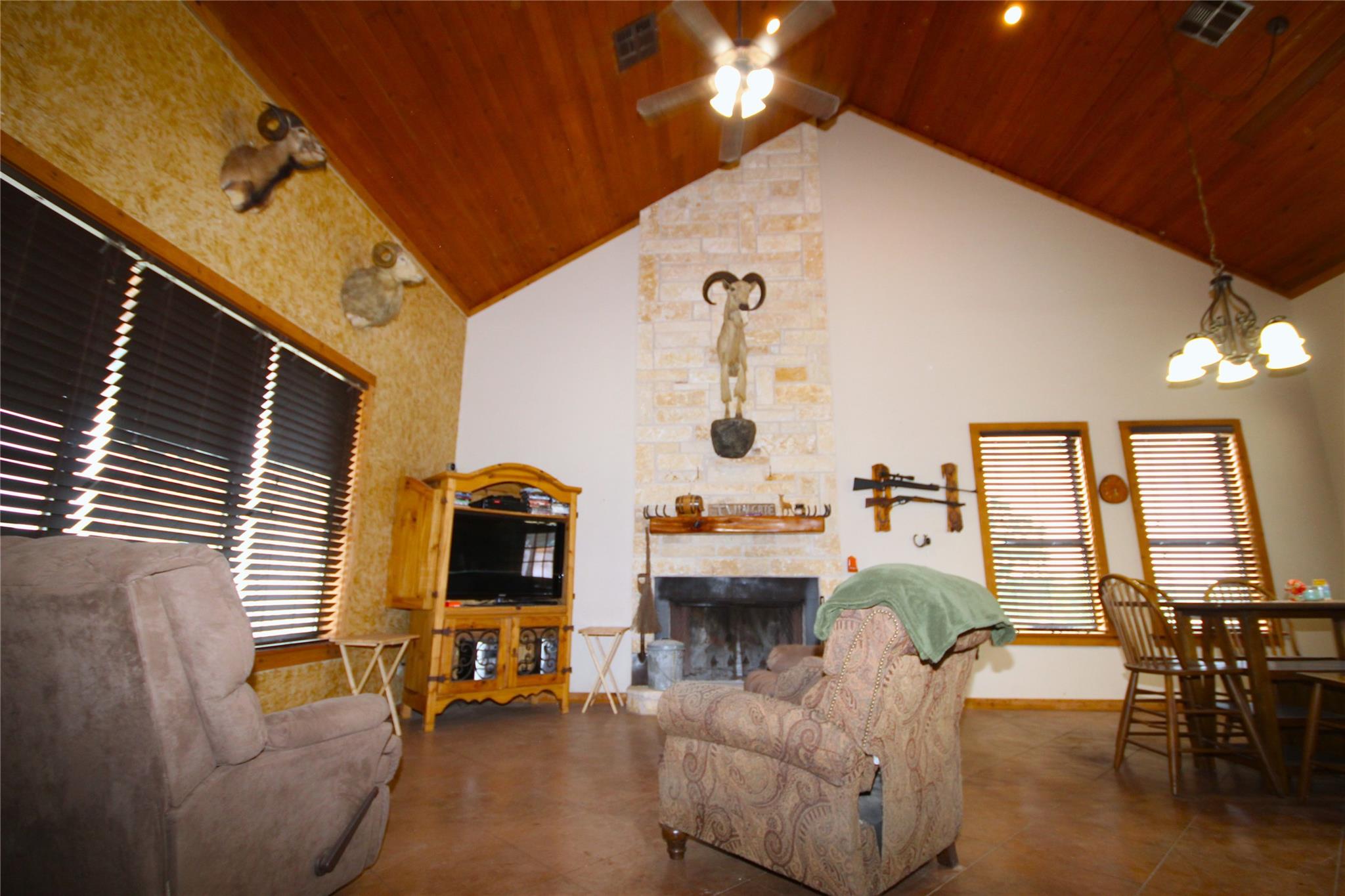 51 Dead End Rd., Mountain Home, TX 78058
